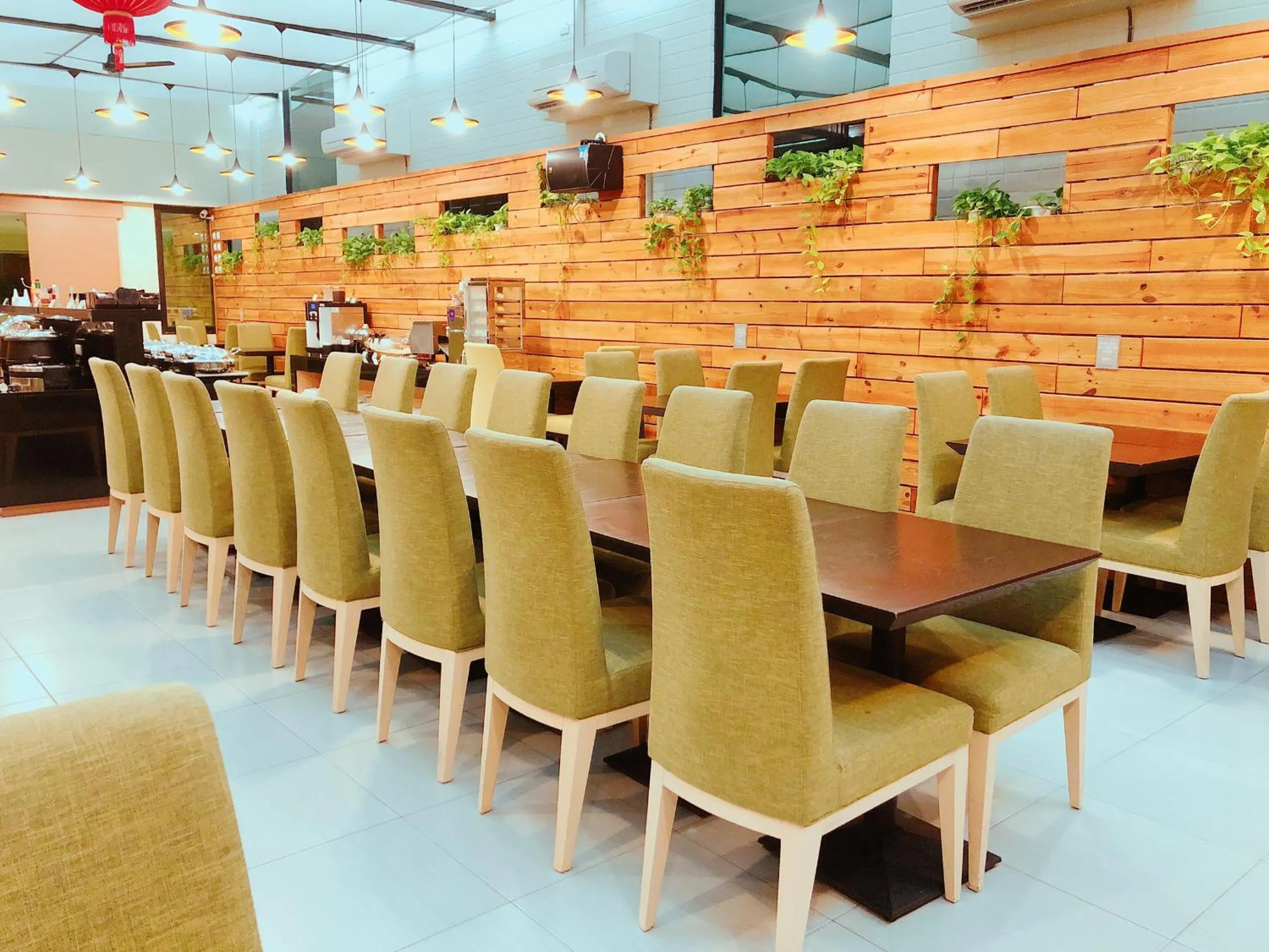 Restaurant/places to eat in Wemeet Hotel