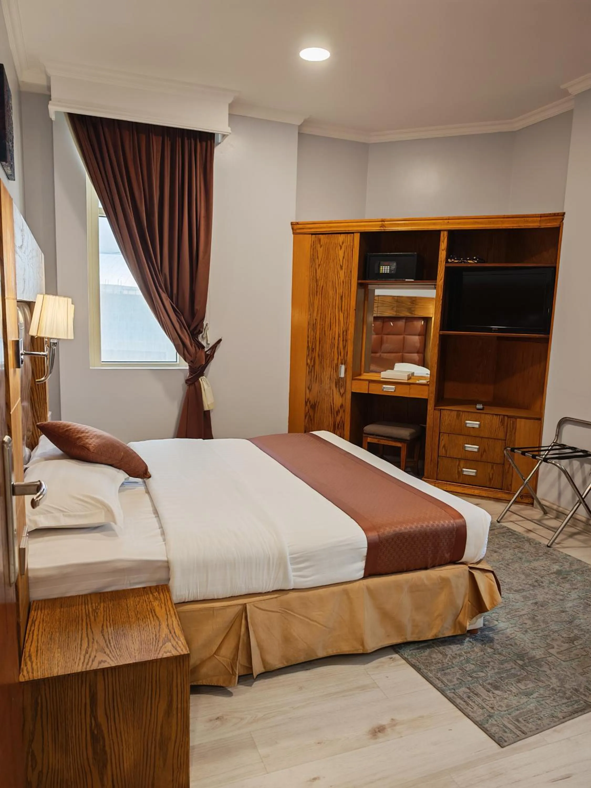 Bedroom, Bed in Travellerinn Serviced Apartment