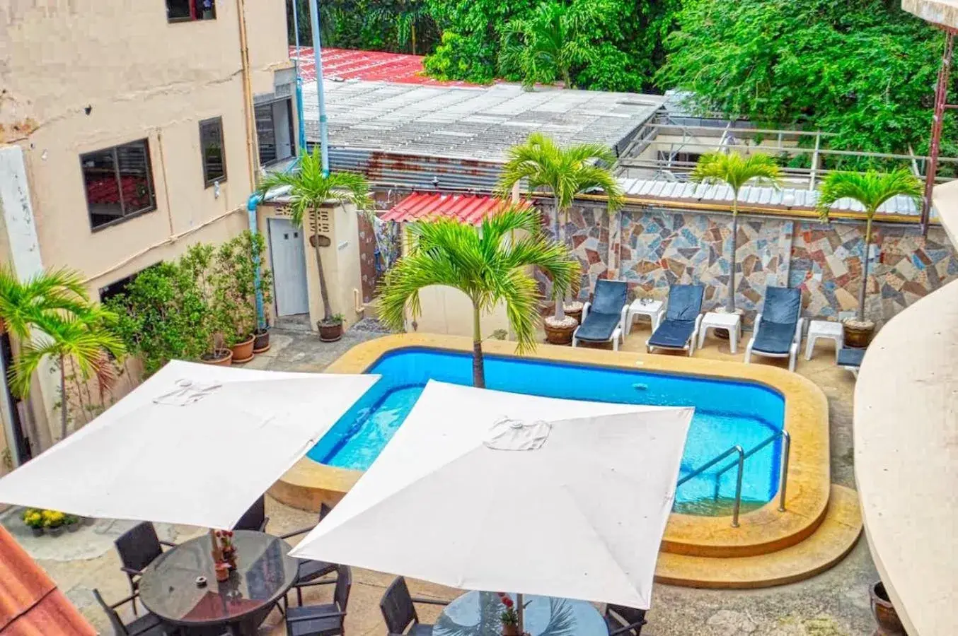 Bird's eye view in Phratamnak Inn - 100 meter from Beach Bird's eye view in Phratamnak Inn - 100 meter from Beach