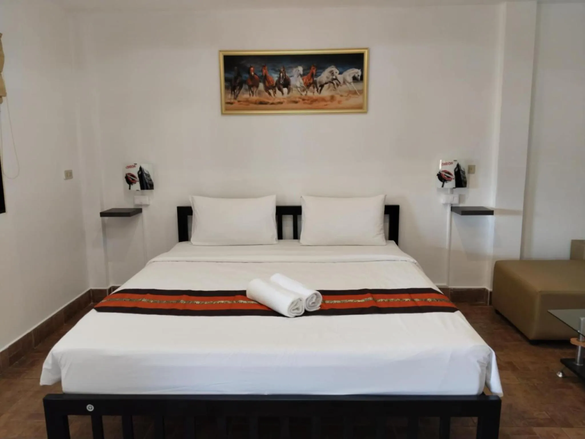 Bed in Phratamnak Inn - 100 meter from Beach