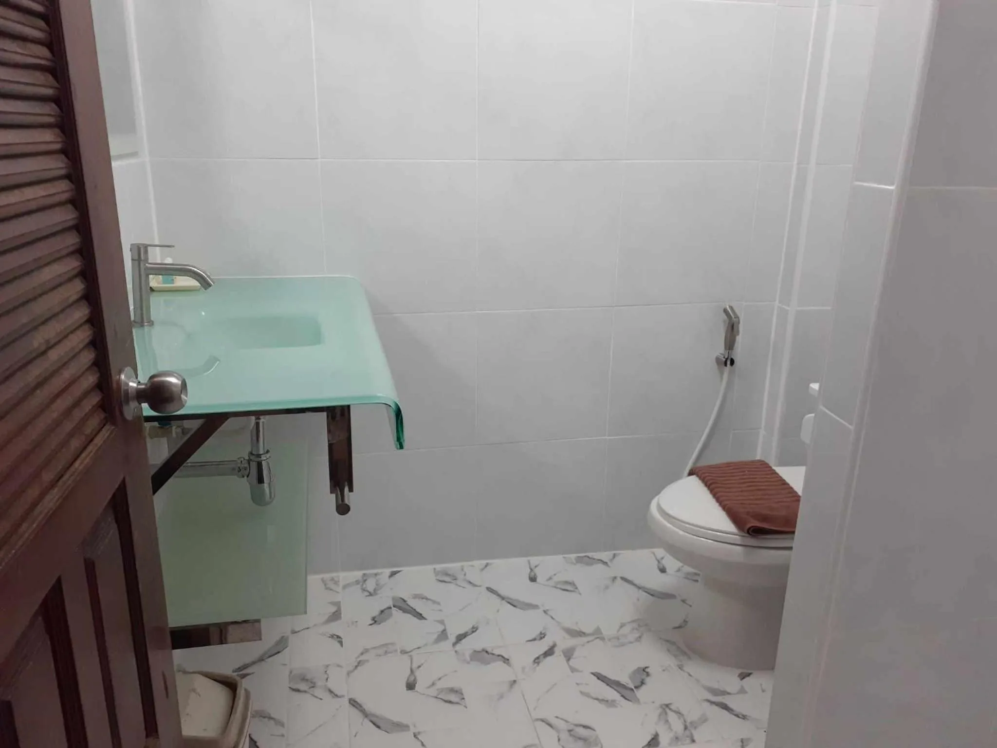 Toilet in Phratamnak Inn - 100 meter from Beach