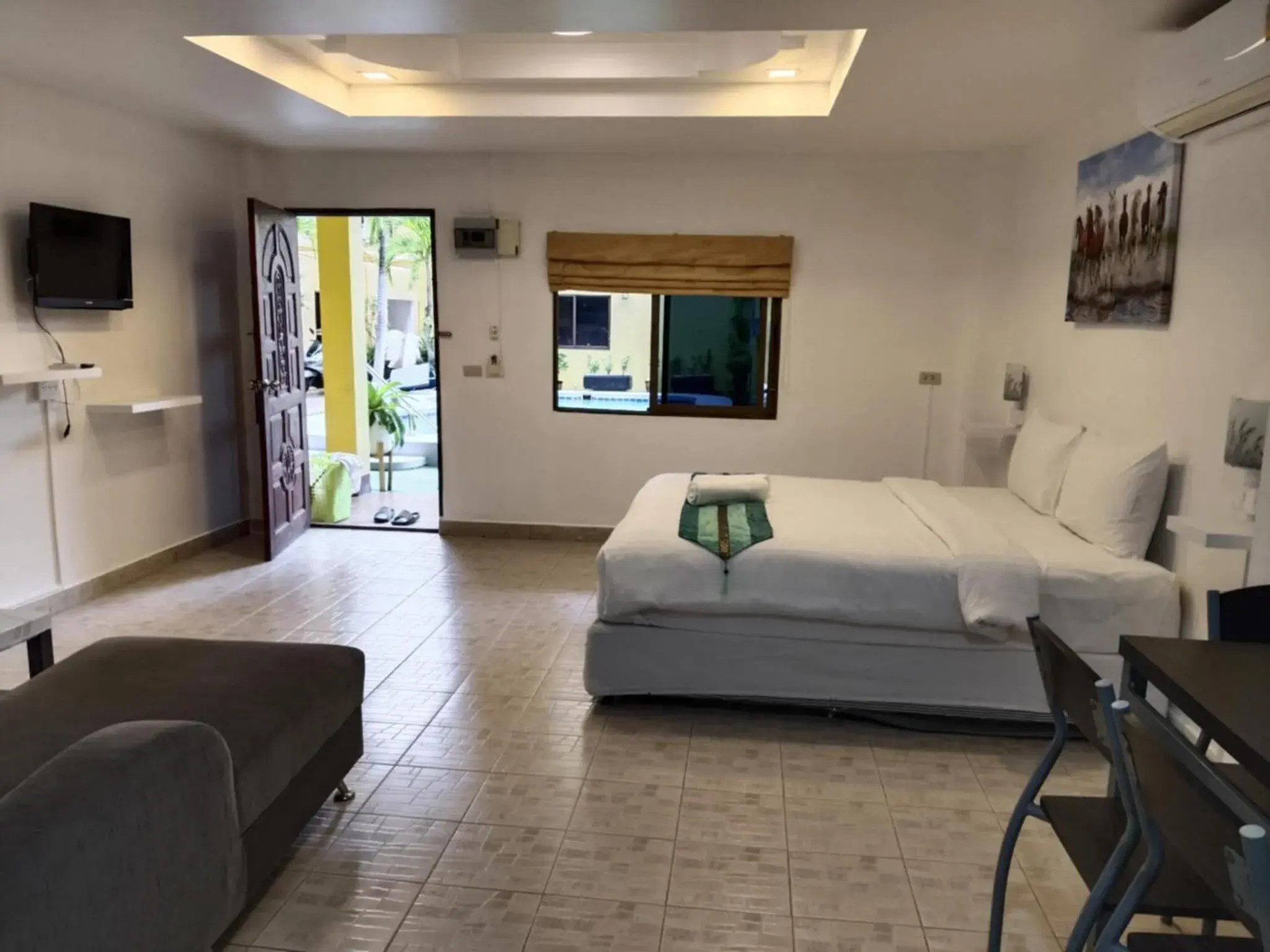 Bed in Phratamnak Inn - 100 meter from Beach Bed in Phratamnak Inn - 100 meter from Beach