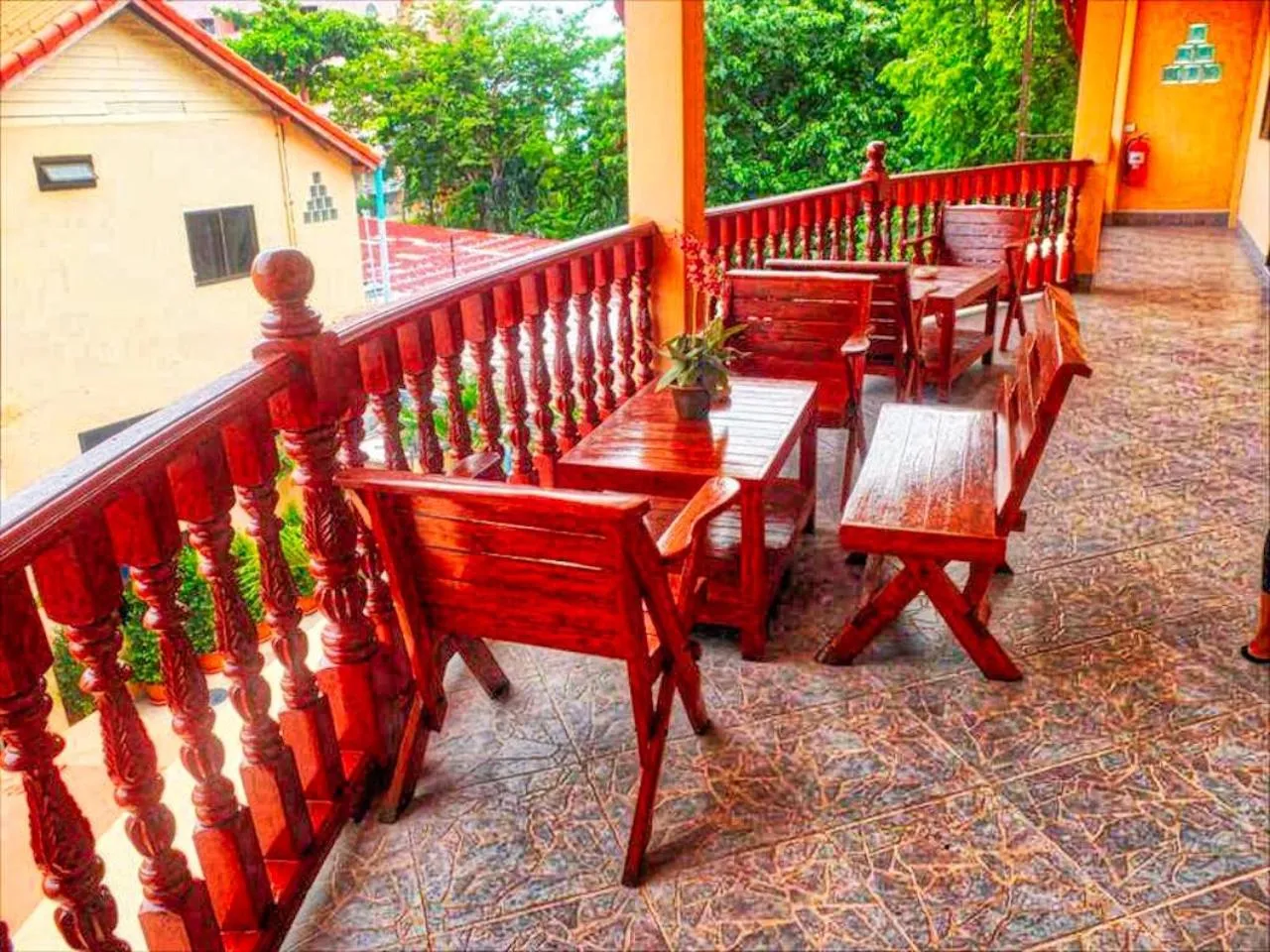 Balcony/Terrace in Phratamnak Inn - 100 meter from Beach