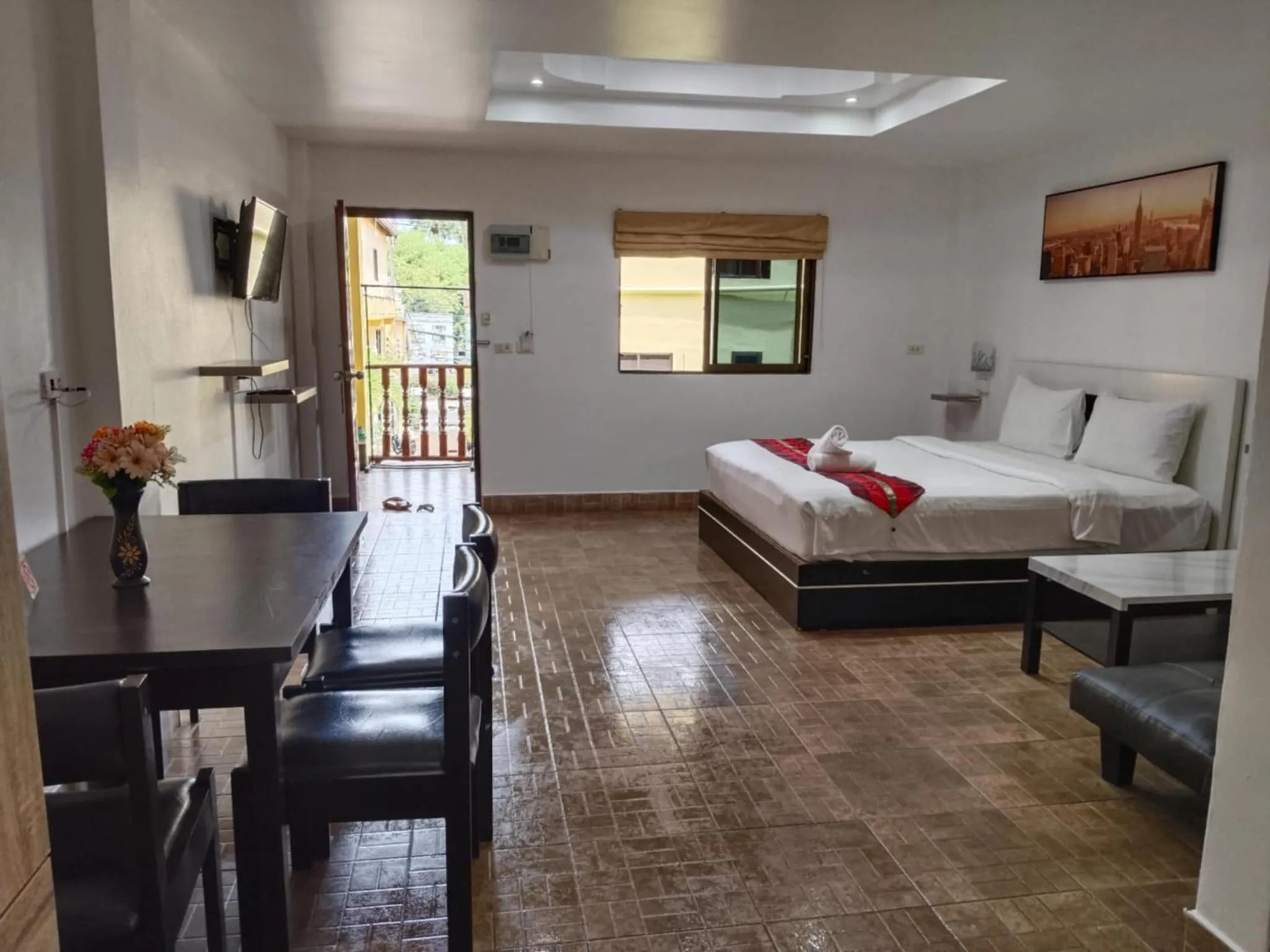 Bed in Phratamnak Inn - 100 meter from Beach