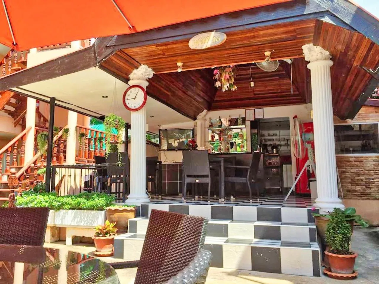 Property building in Phratamnak Inn - 100 meter from Beach