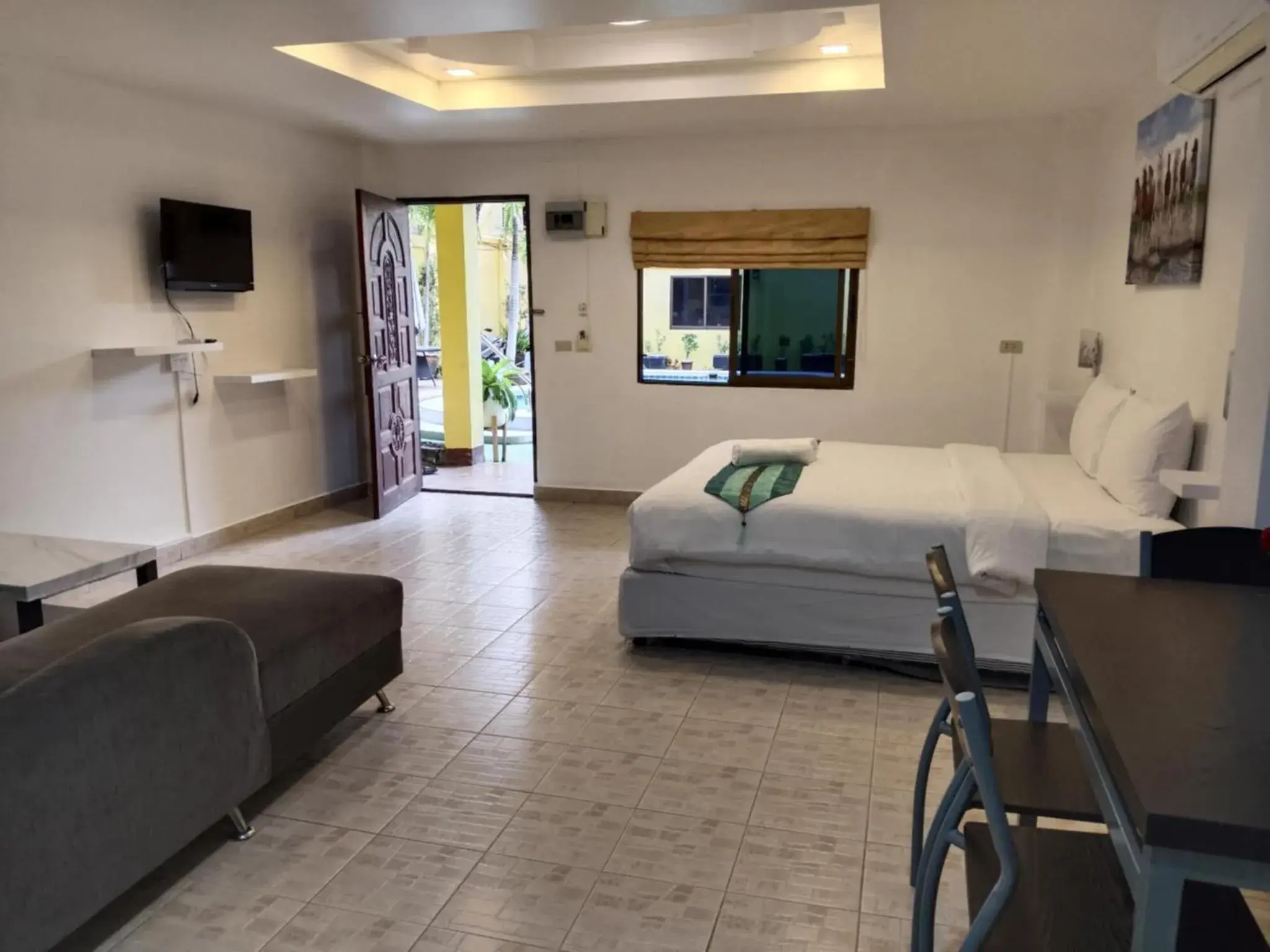 Bed in Phratamnak Inn - 100 meter from Beach Bed in Phratamnak Inn - 100 meter from Beach