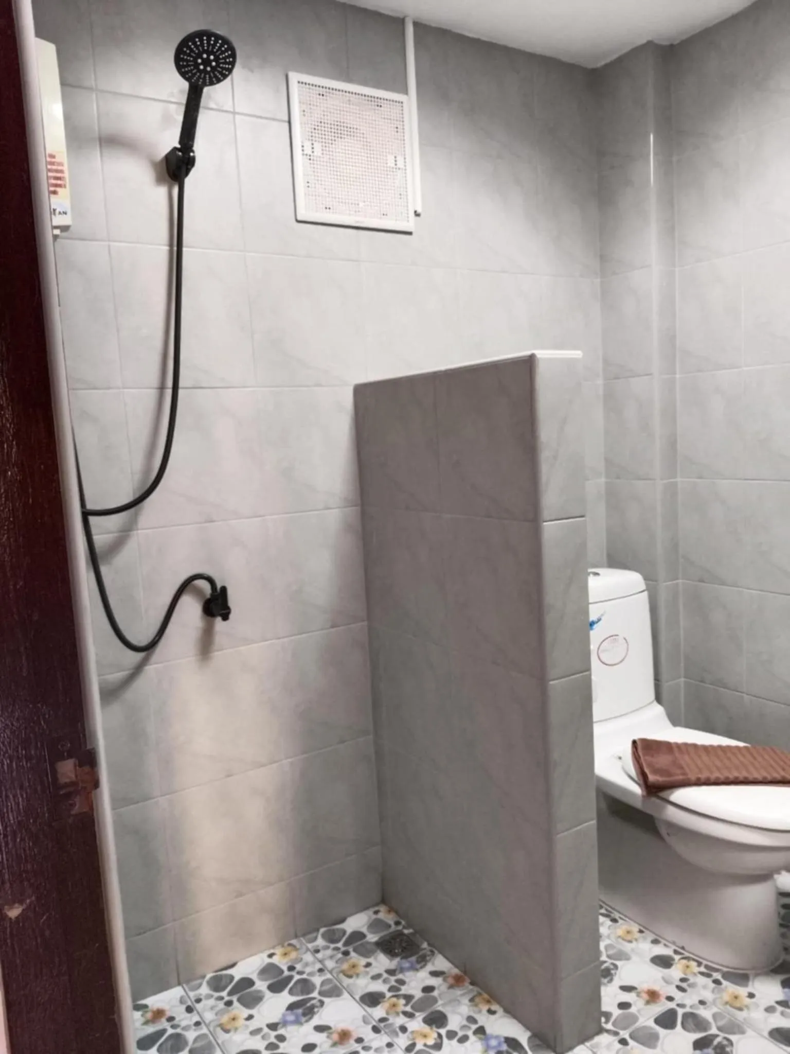 Toilet in Phratamnak Inn - 100 meter from Beach