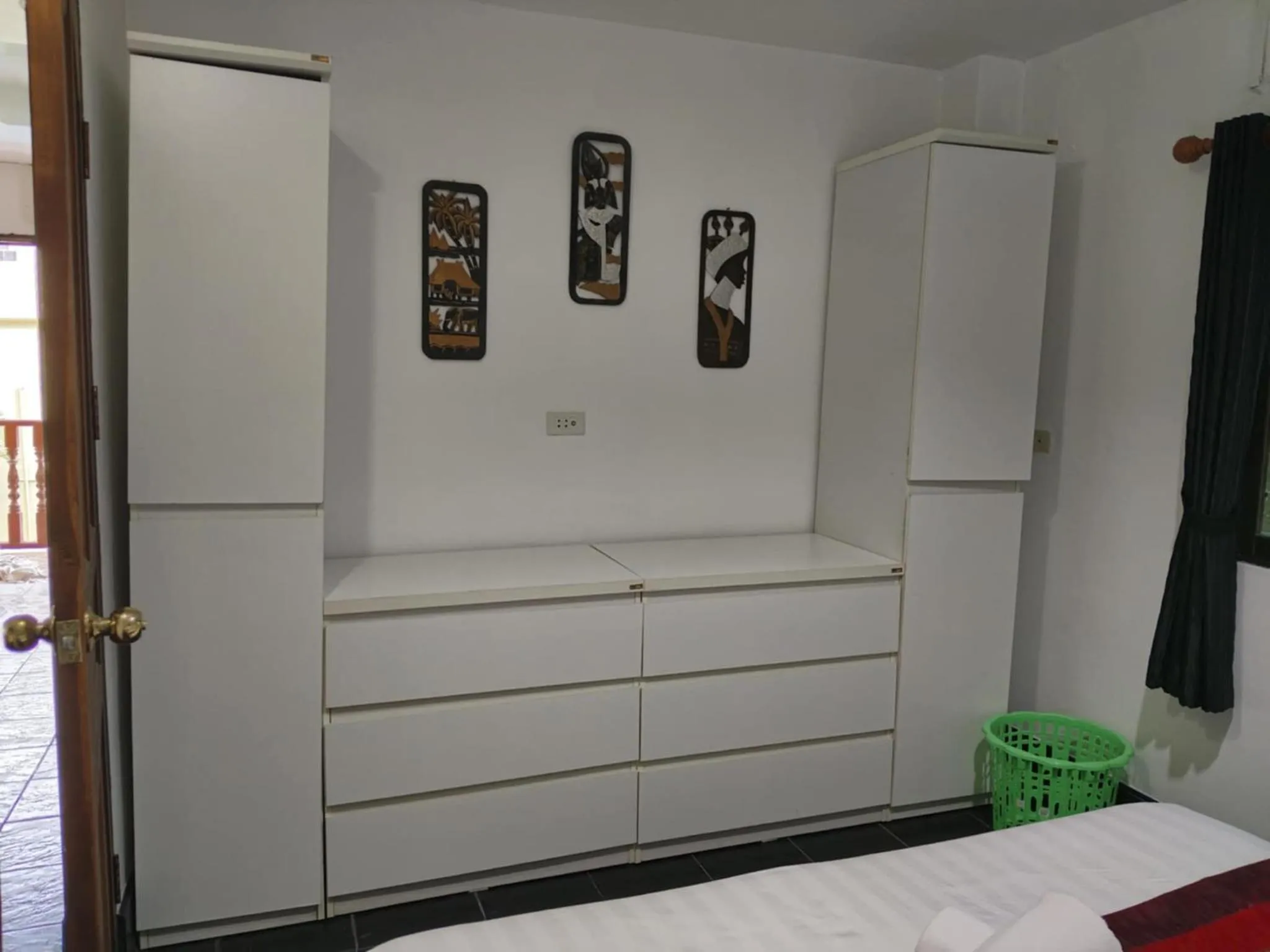 Bedroom in Phratamnak Inn - 100 meter from Beach