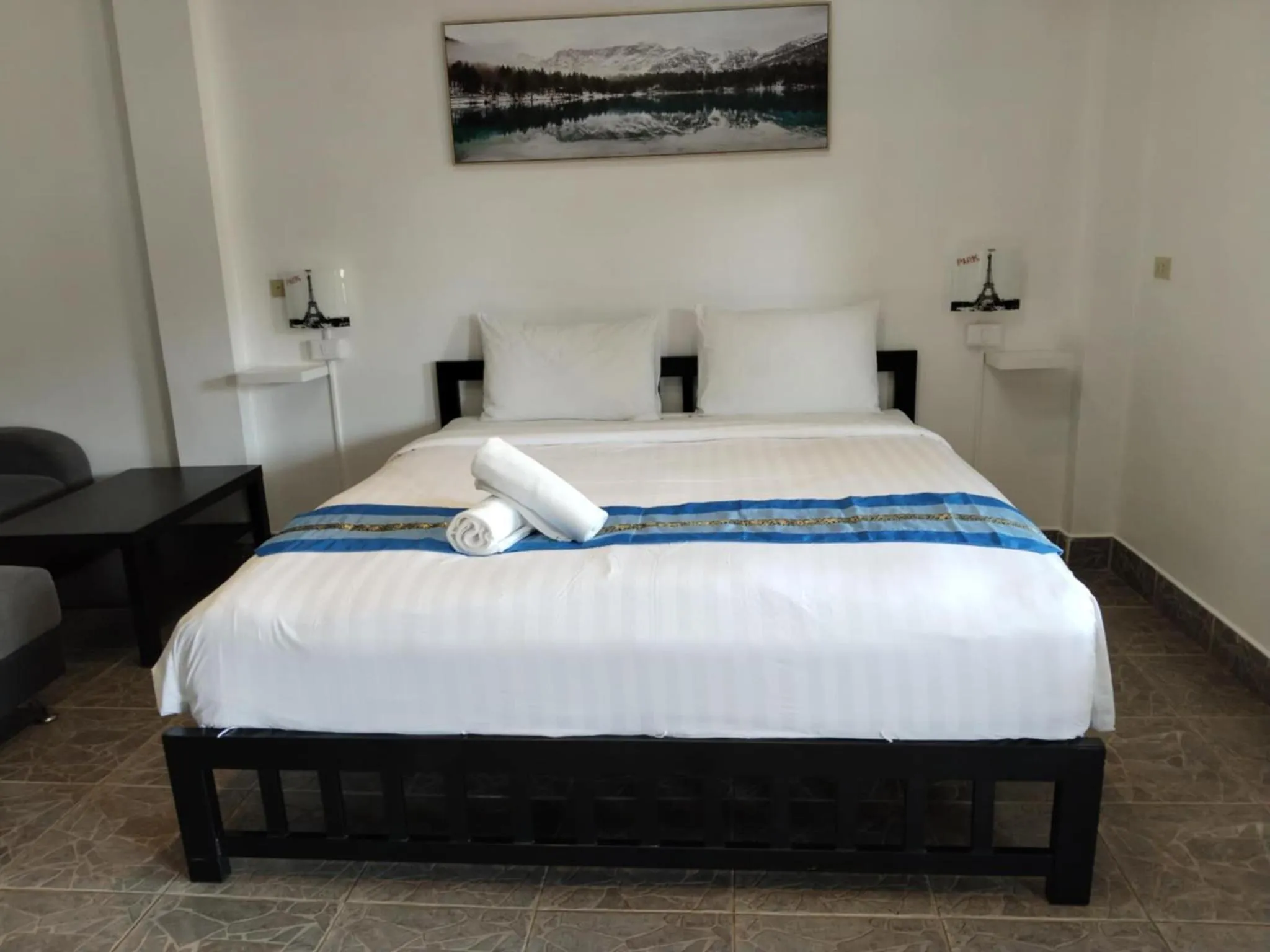 Bed in Phratamnak Inn - 100 meter from Beach