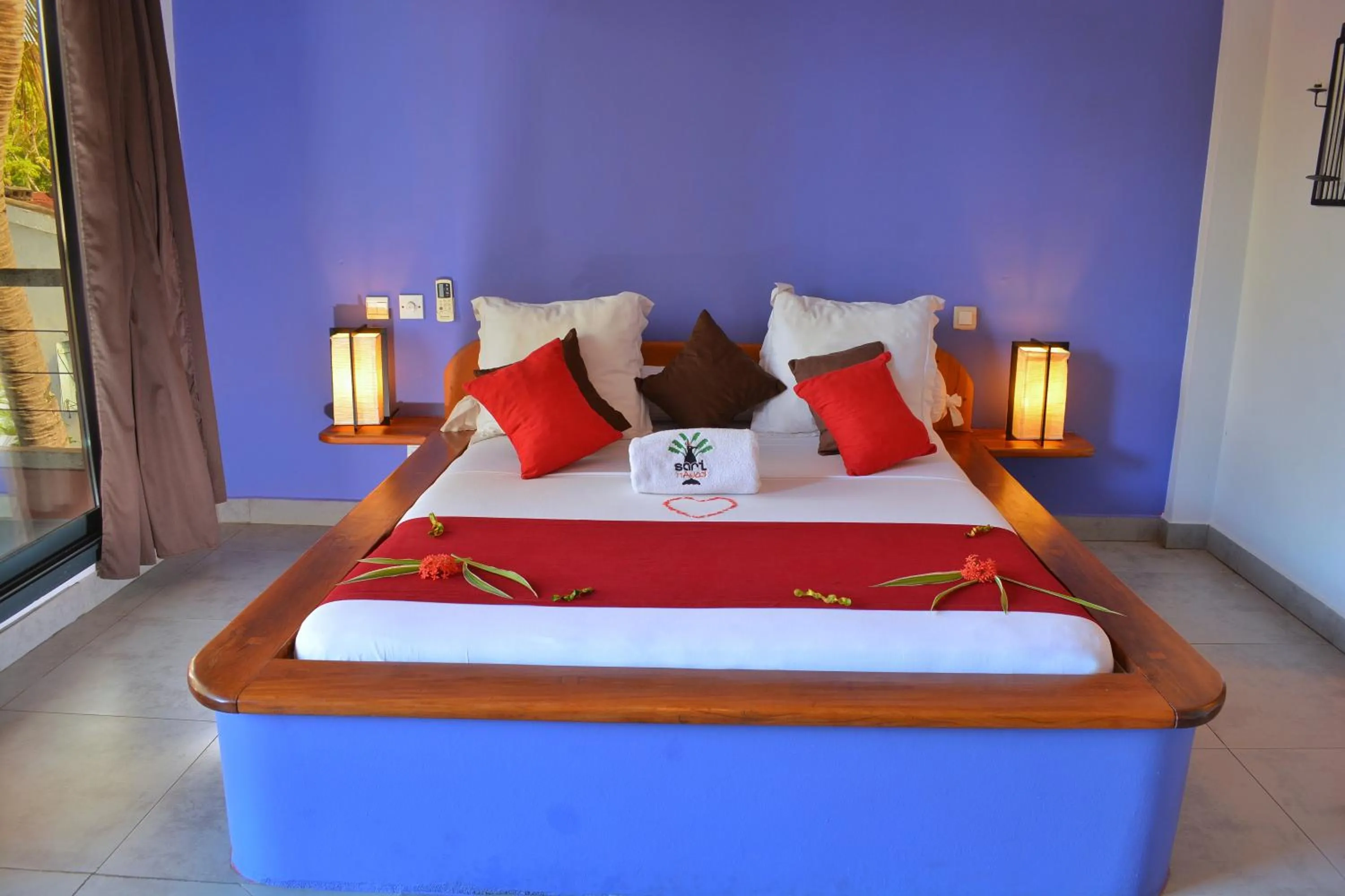 Bed in Hôtel Sarimanok