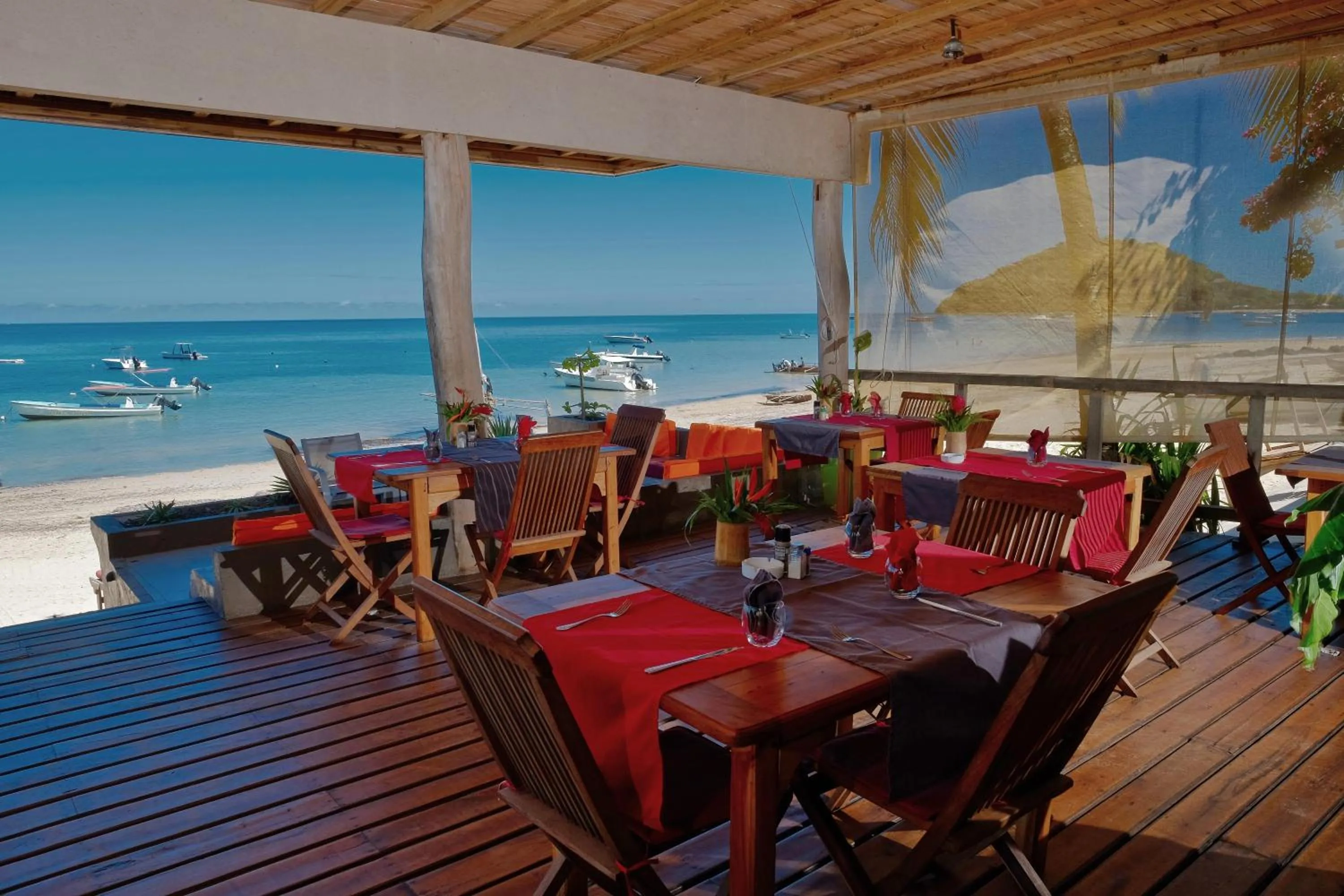 Restaurant/places to eat in Hôtel Sarimanok