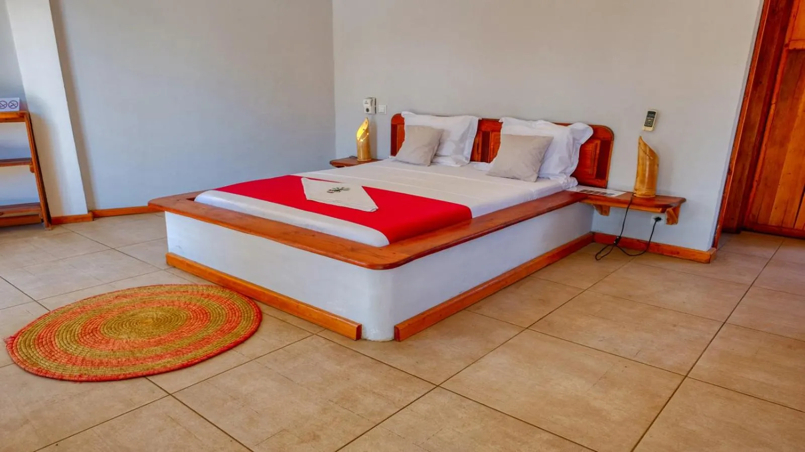 Bed in Hôtel Sarimanok