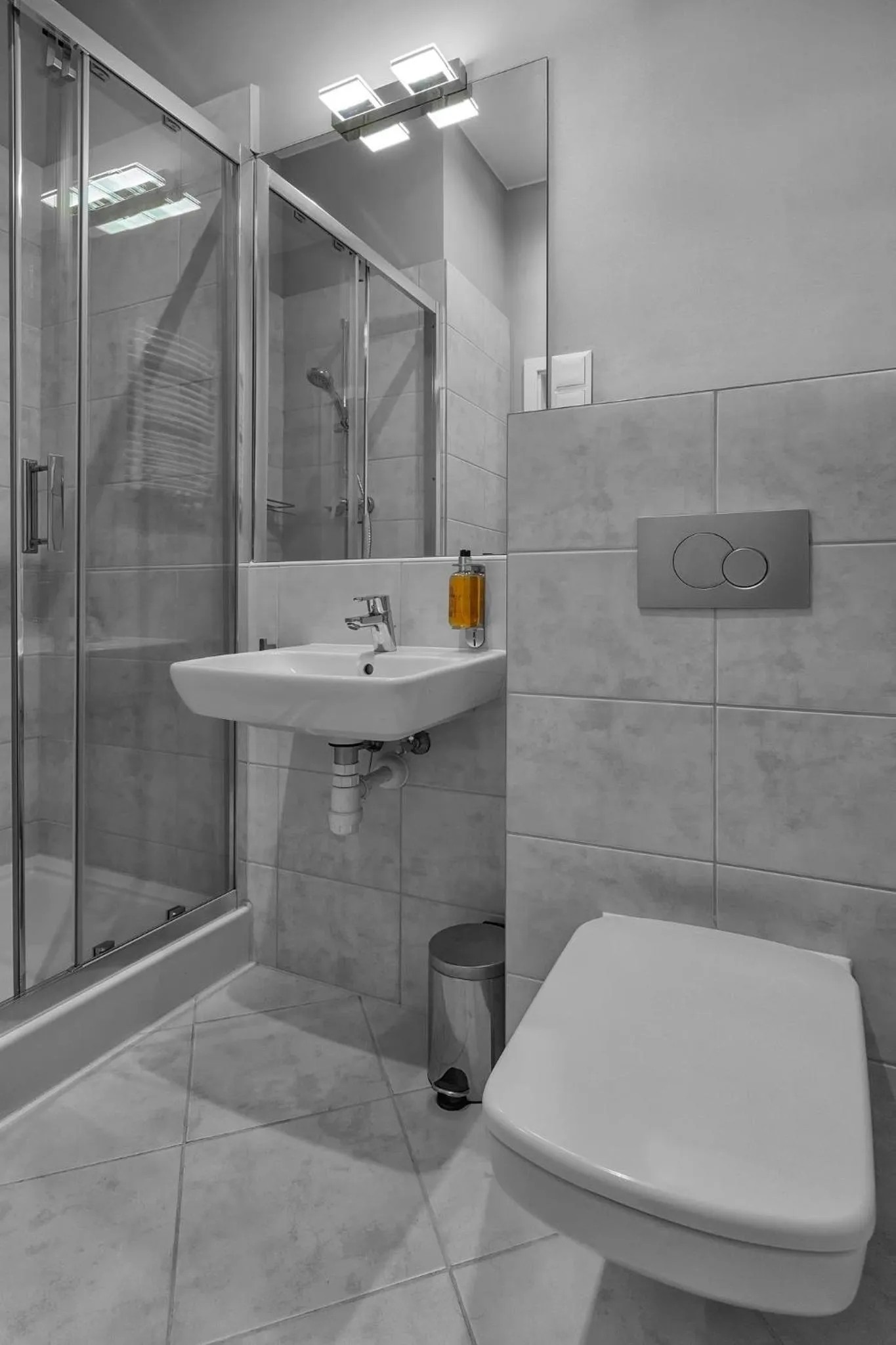 Shower in Cinema Rooms - Piotrkowska