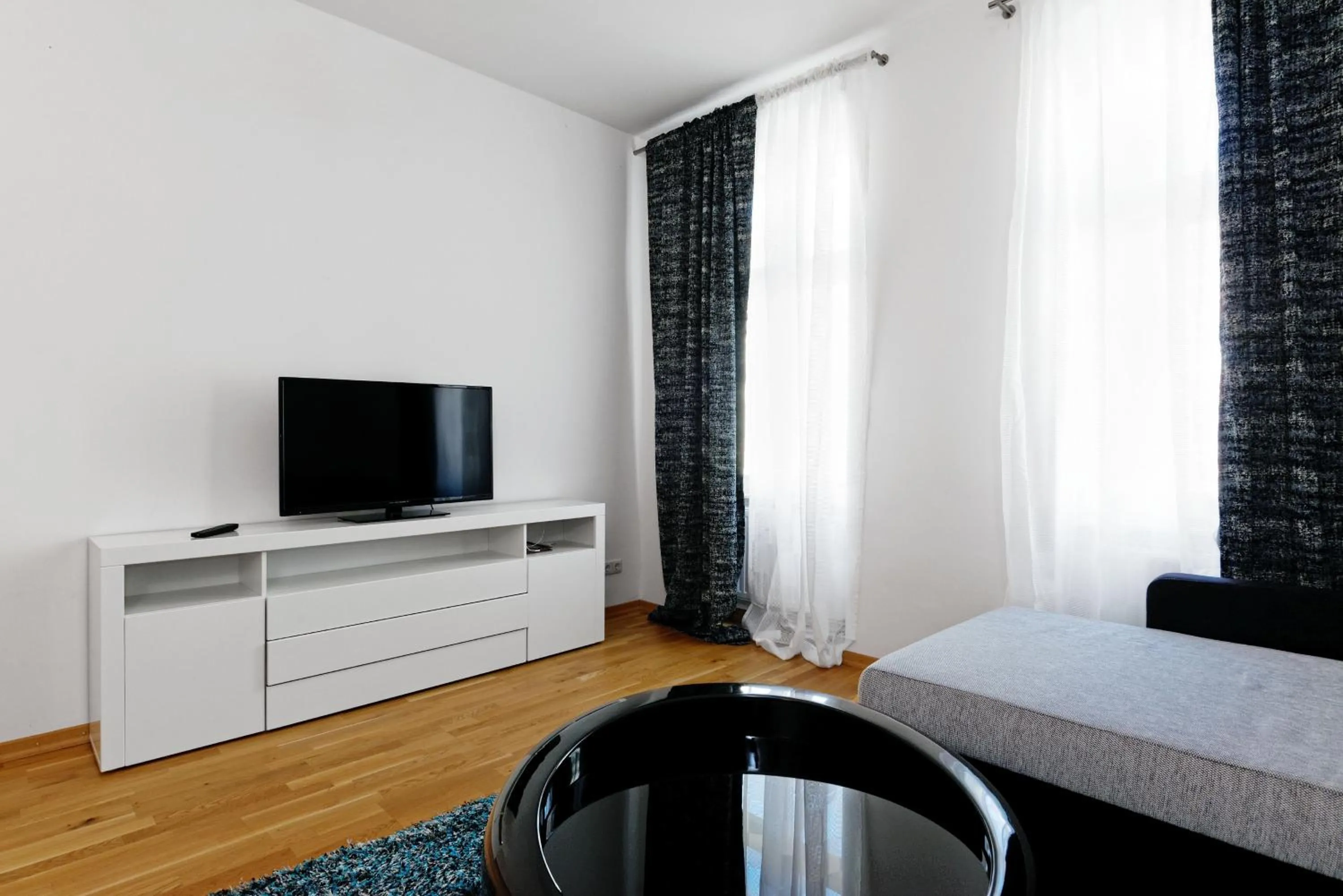 Living room, Bed in Grand Central Mitte Apartment