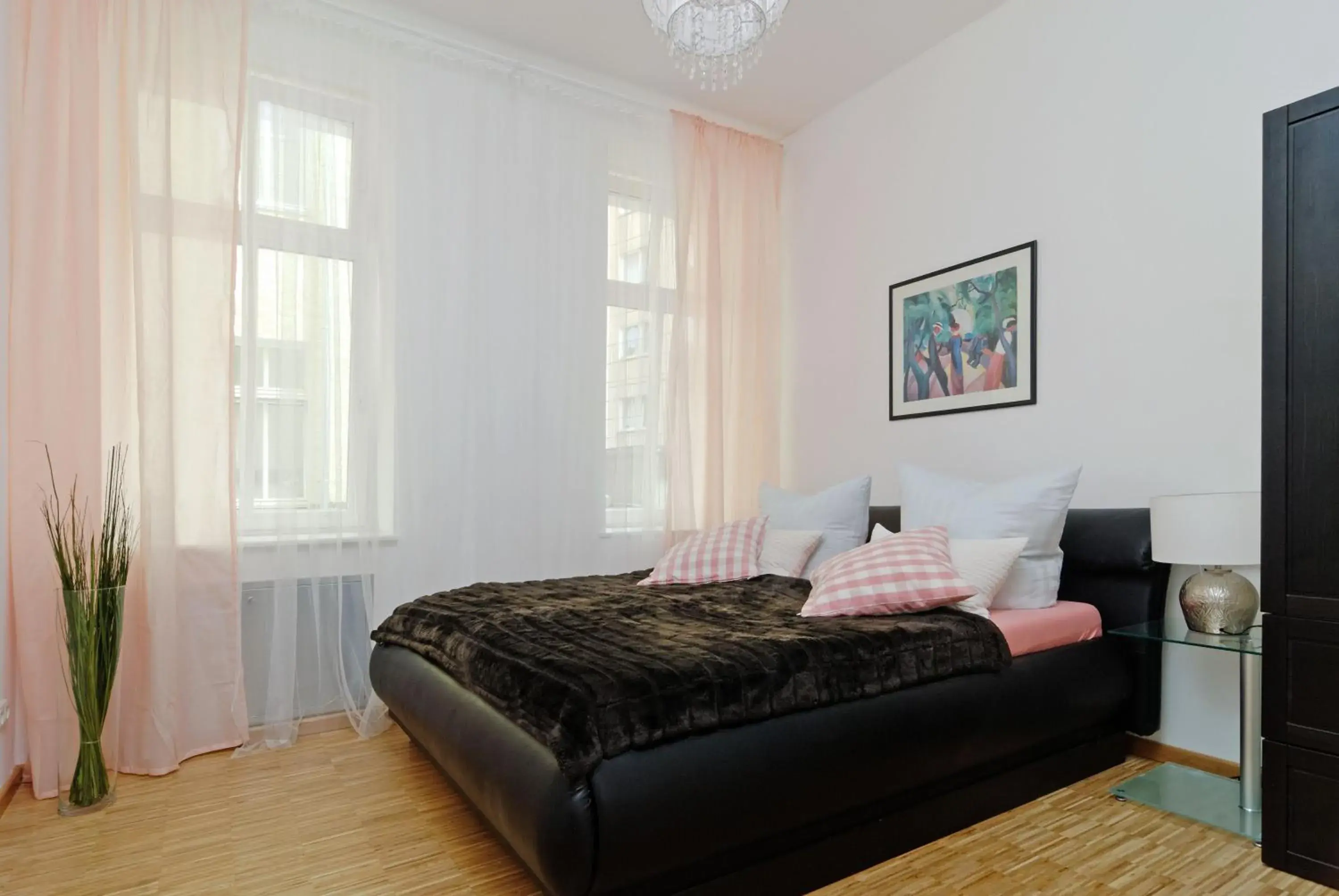 Superior One-Bedroom Apartment in Grand Central Mitte Apartment Superior One-Bedroom Apartment in Grand Central Mitte Apartment