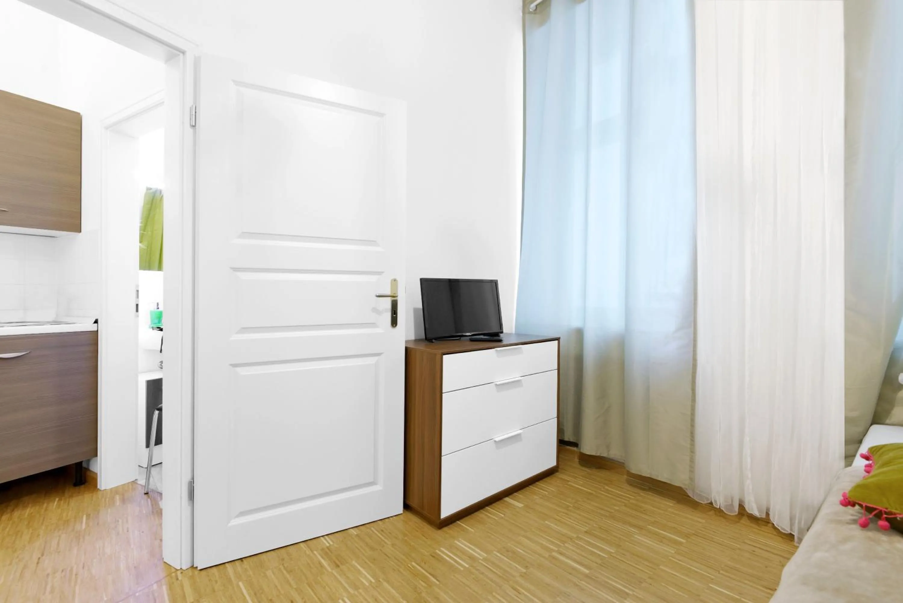 Living room, Bed in Grand Central Mitte Apartment