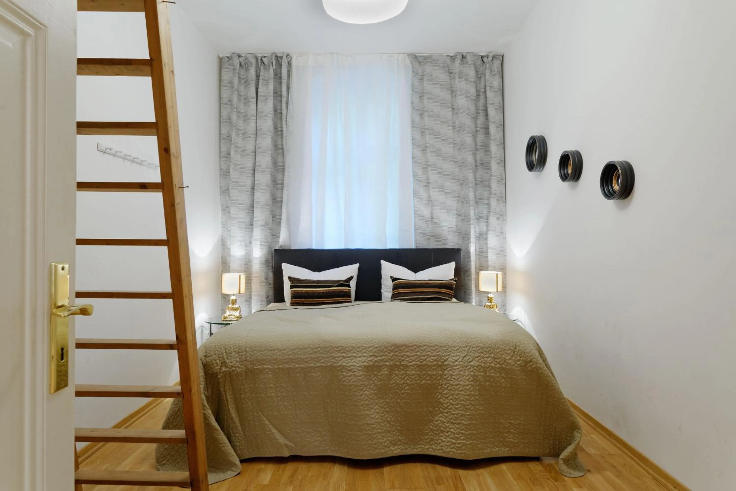 Bedroom, Bed in Grand Central Mitte Apartment