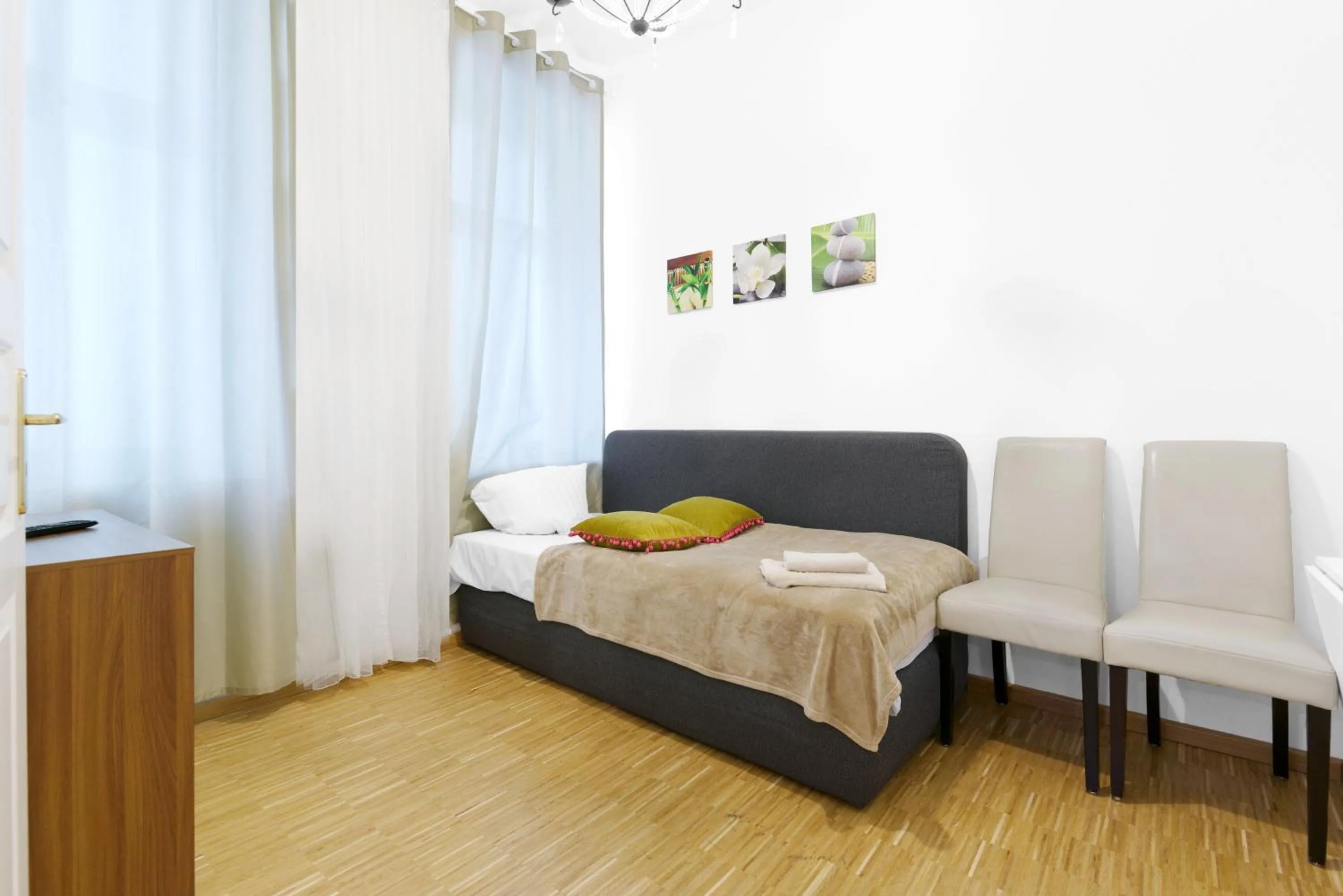 Living room, Bed in Grand Central Mitte Apartment