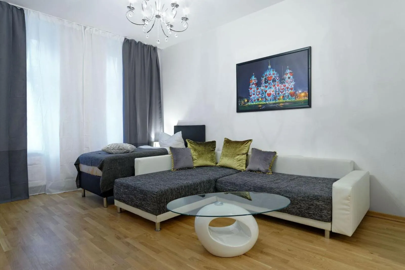 Living room, Bed in Grand Central Mitte Apartment
