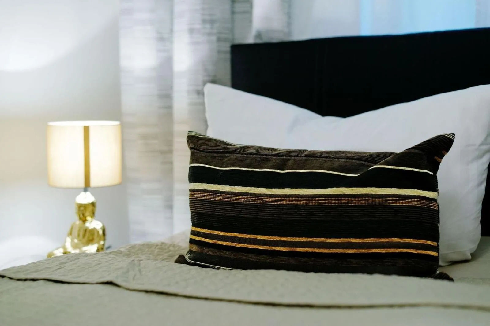 Decorative detail, Bed in Grand Central Mitte Apartment