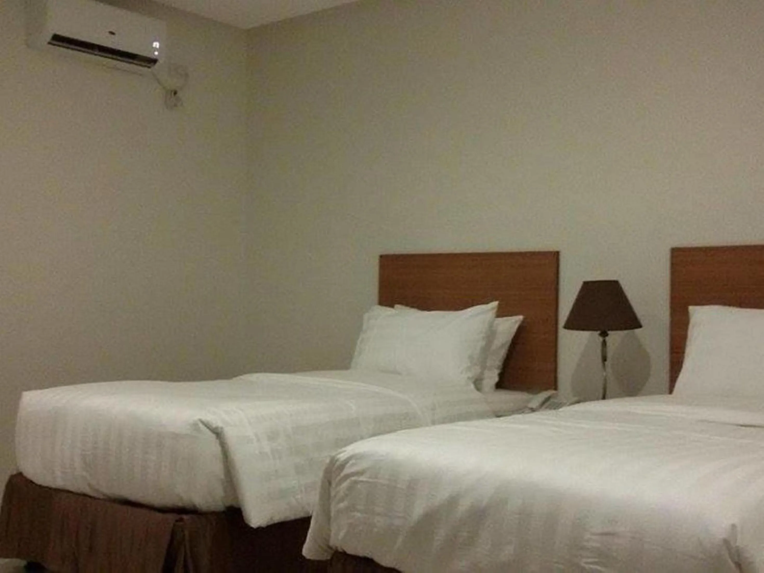 Deluxe Twin Room in Mango Suites - Isabela