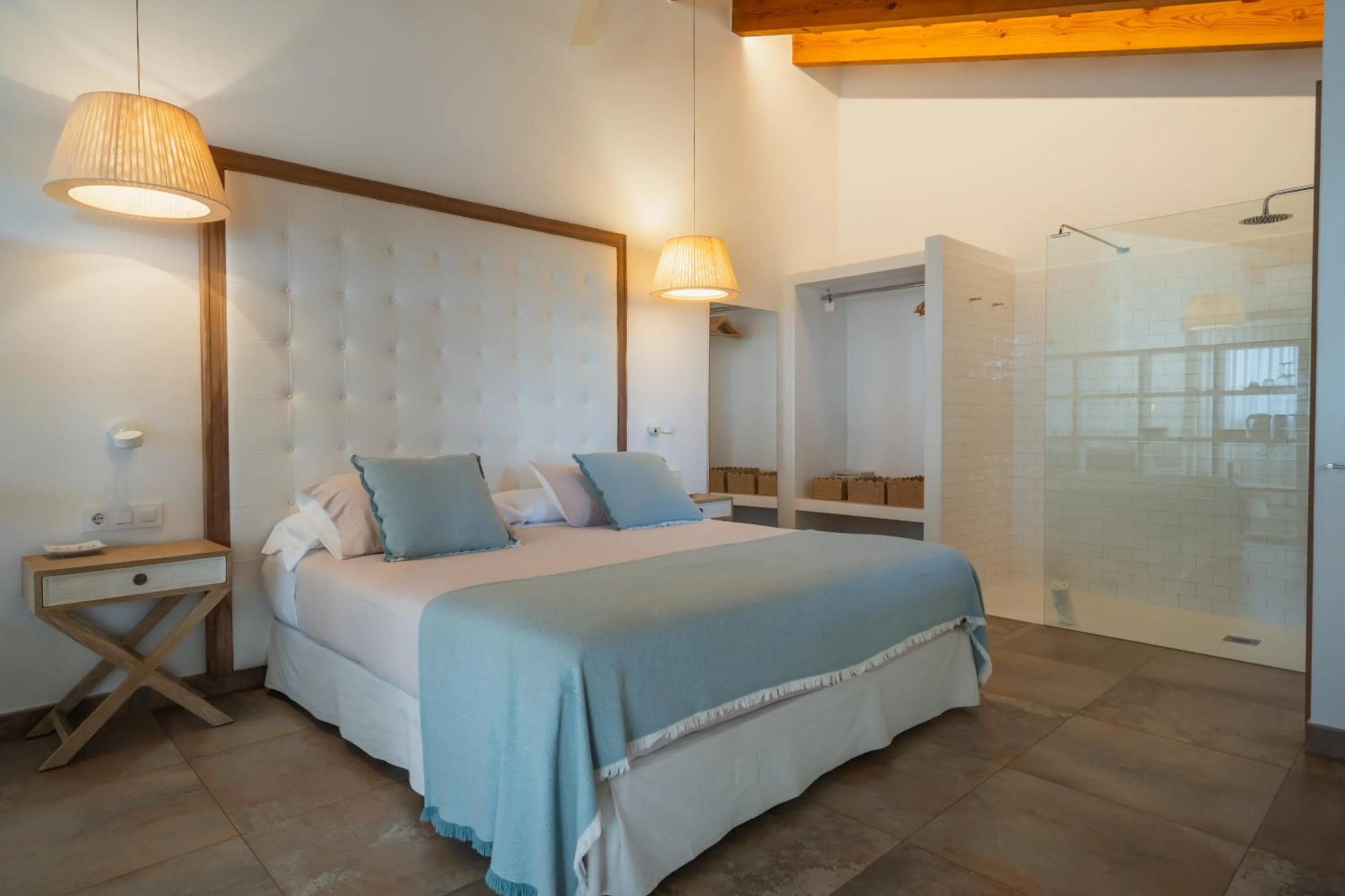 Shower, Bed in Agroturismo Son Vives Menorca - Adults Only