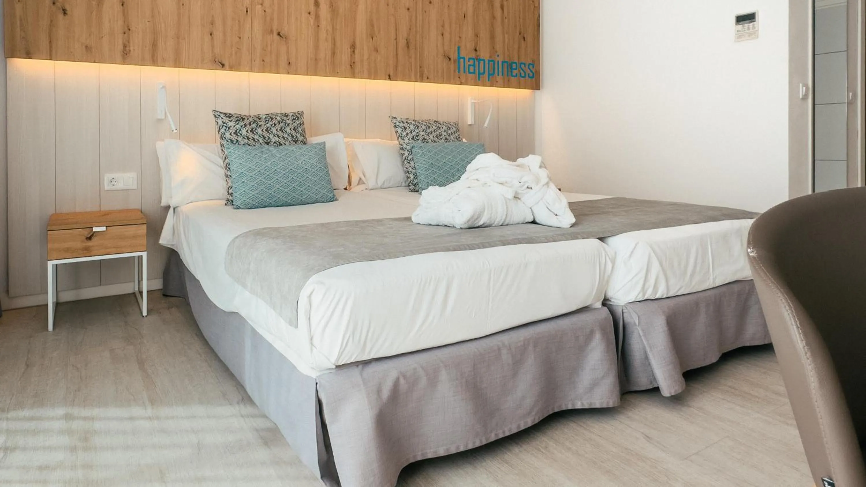 Photo of the whole room, Bed in Labranda Corralejo Village