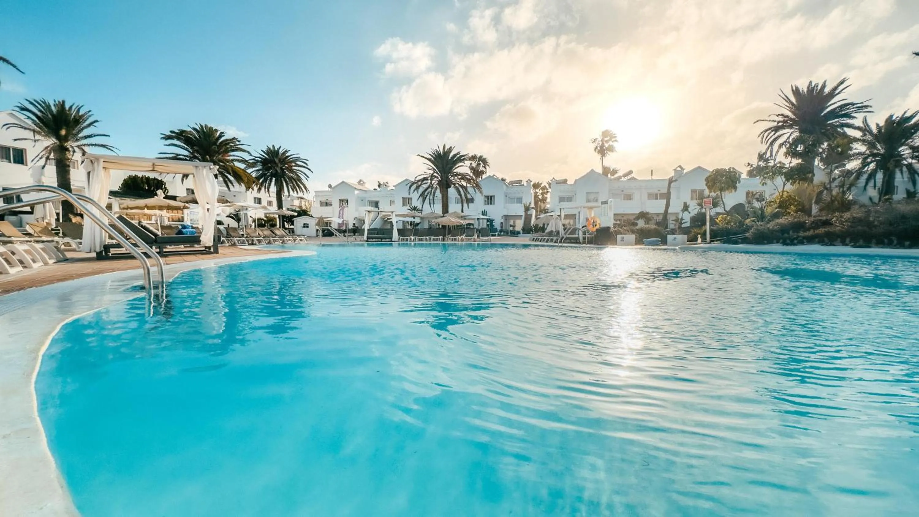 Swimming pool in Labranda Corralejo Village
