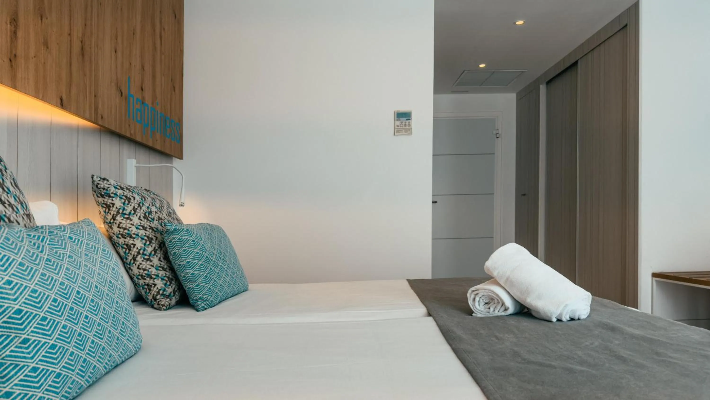 Photo of the whole room, Bed in Labranda Corralejo Village