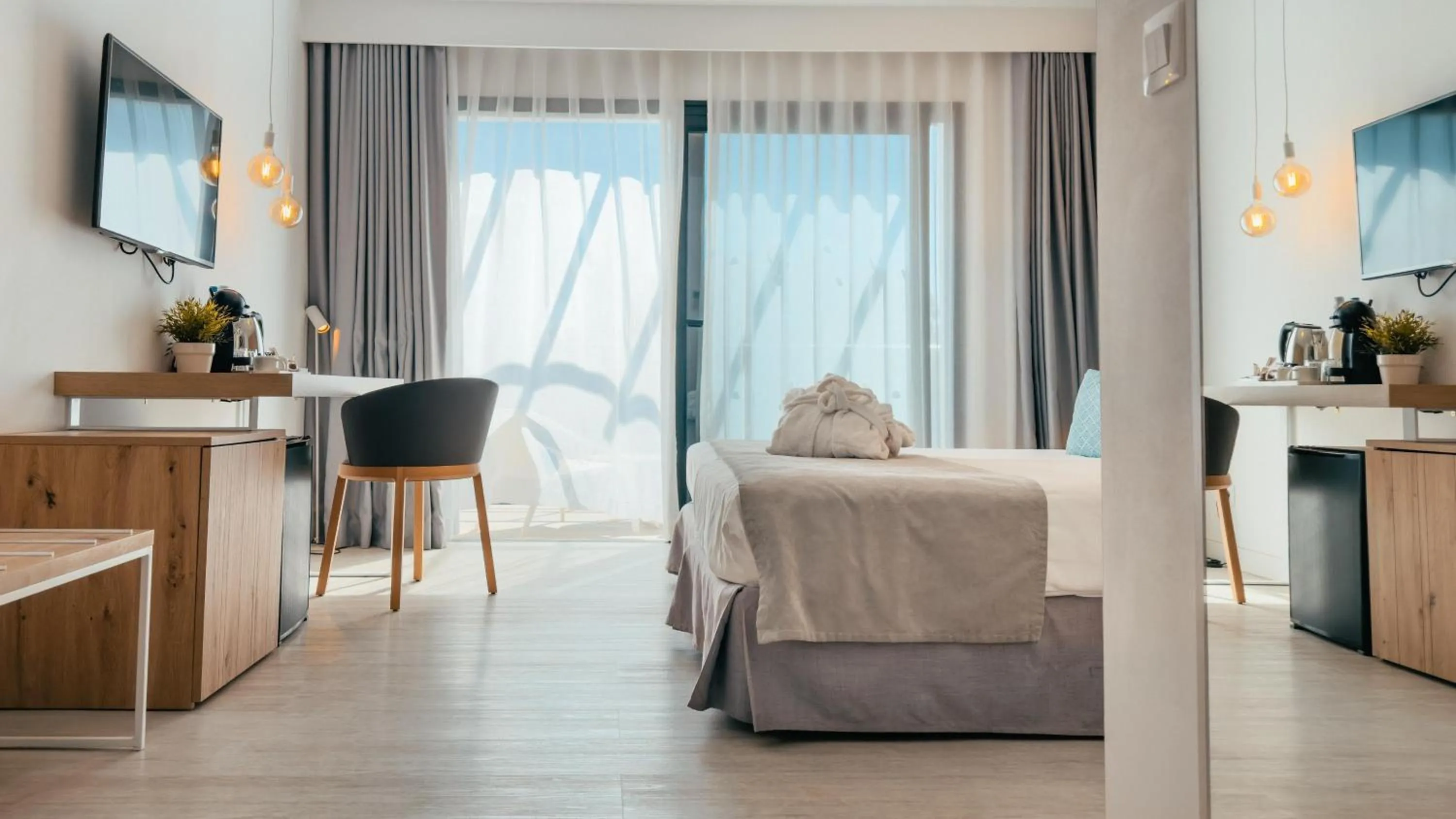 Photo of the whole room, Bed in Labranda Corralejo Village