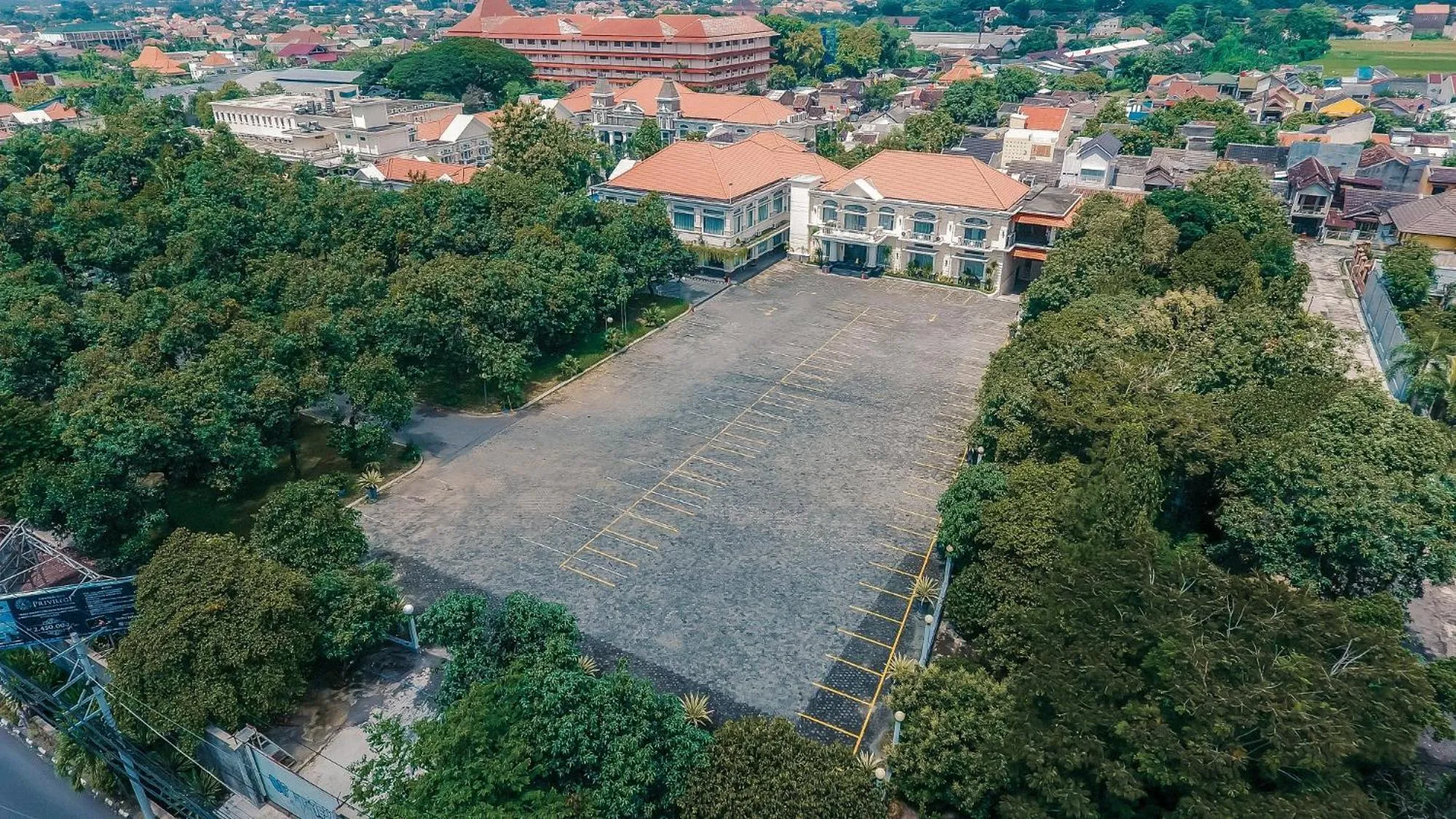 Area and facilities in Adhiwangsa Hotel