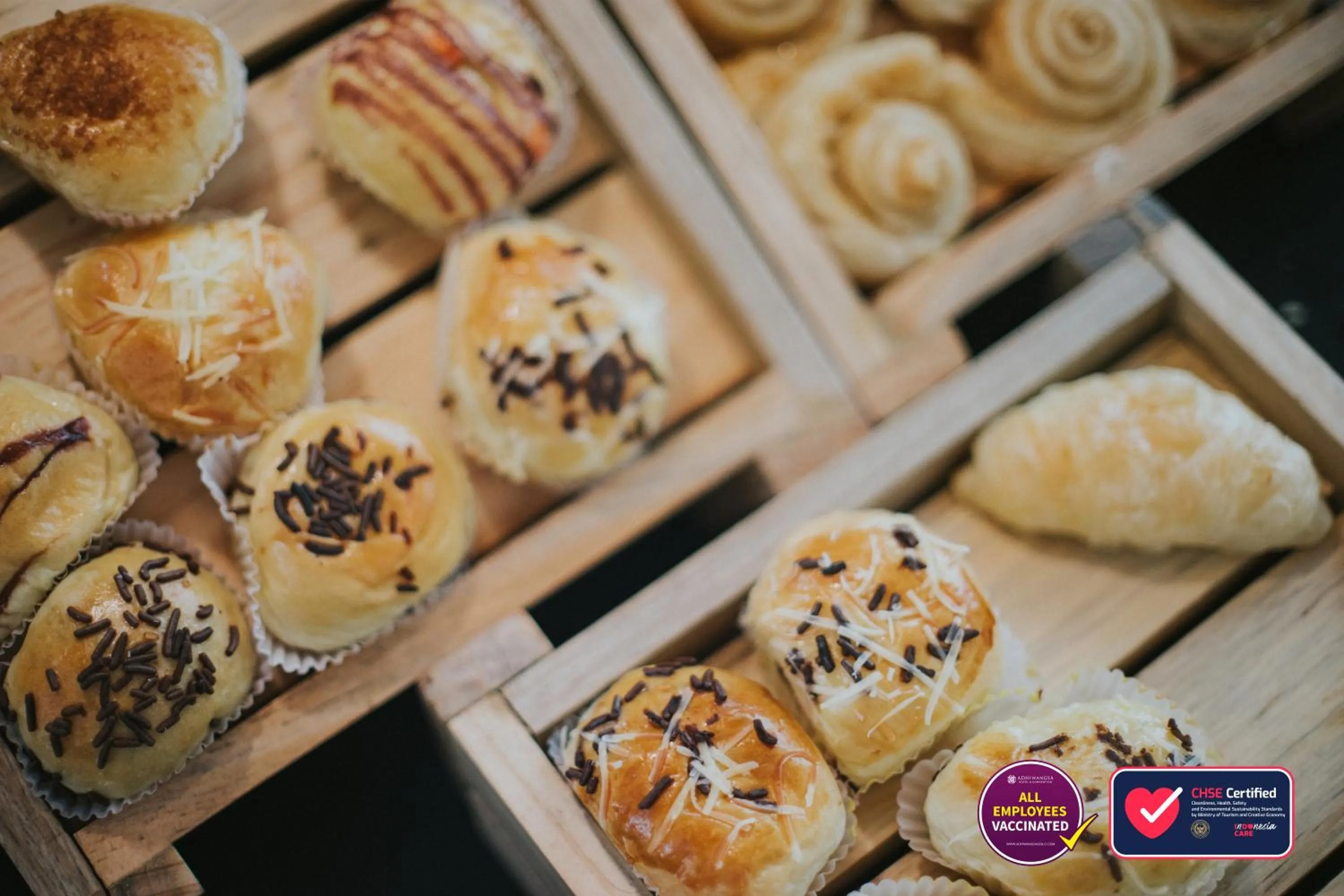 Restaurant/places to eat in Adhiwangsa Hotel