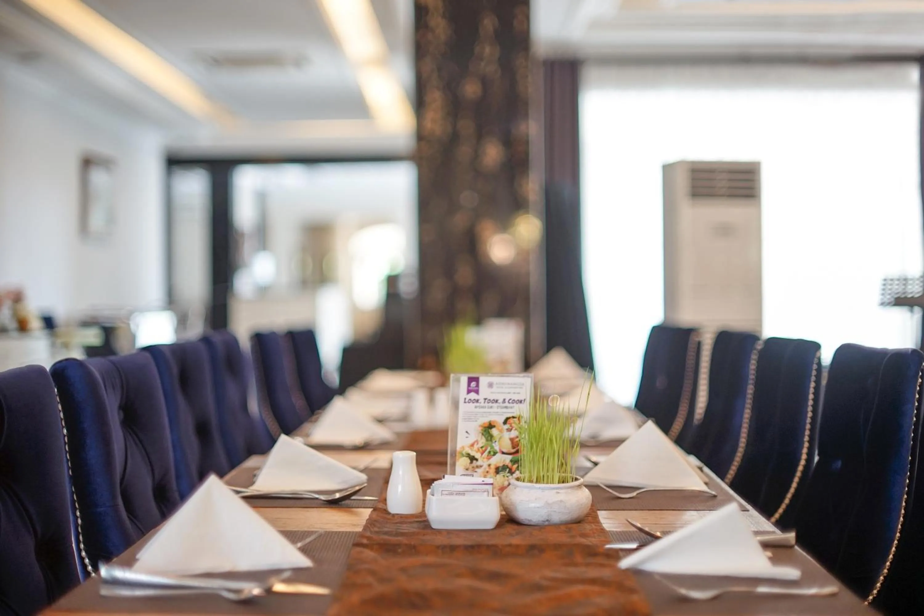 Restaurant/places to eat in Adhiwangsa Hotel