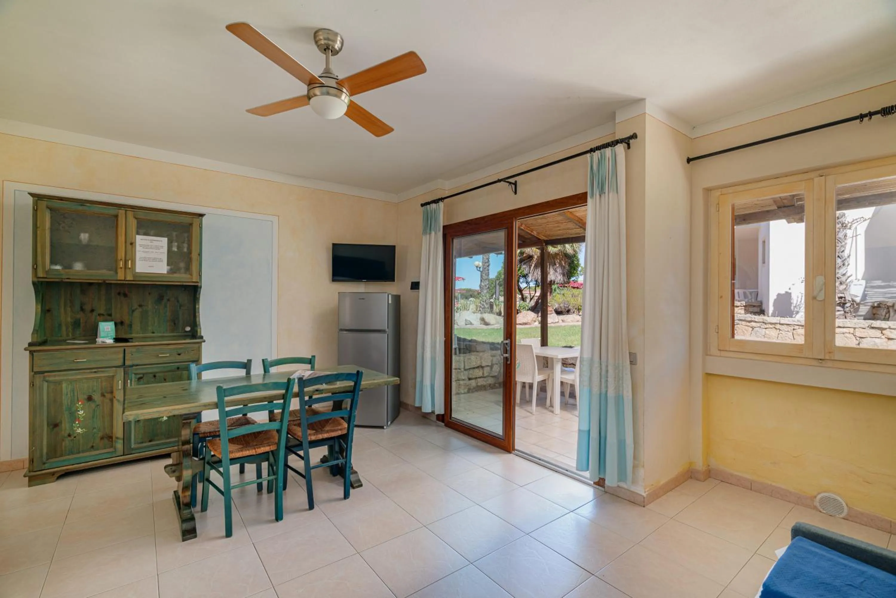 Communal lounge/ TV room in Club Esse Residence Capo D'orso