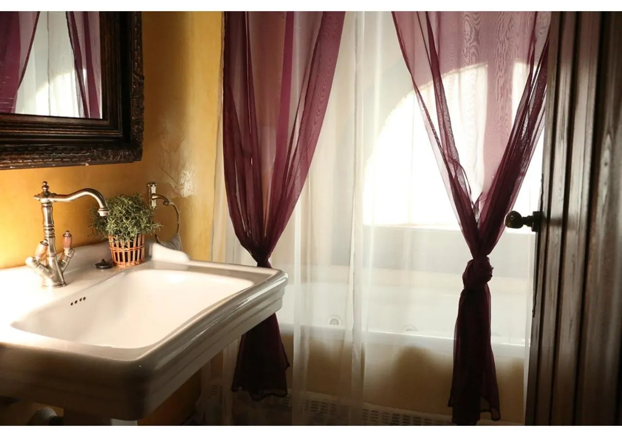 Bathroom in La Casona de Calderón Gastronomic & Boutique Hotel