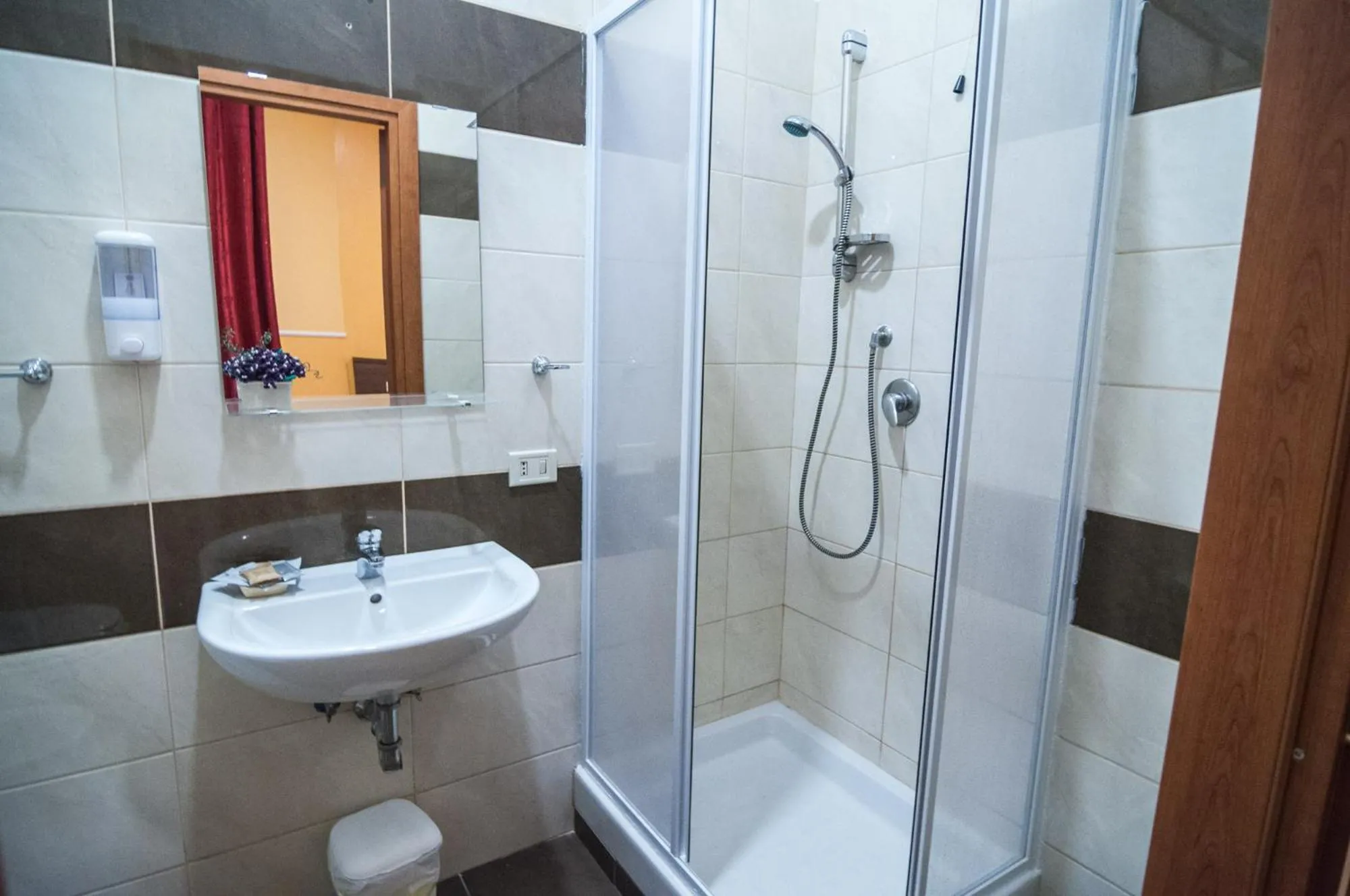 Bathroom in Hotel Leone