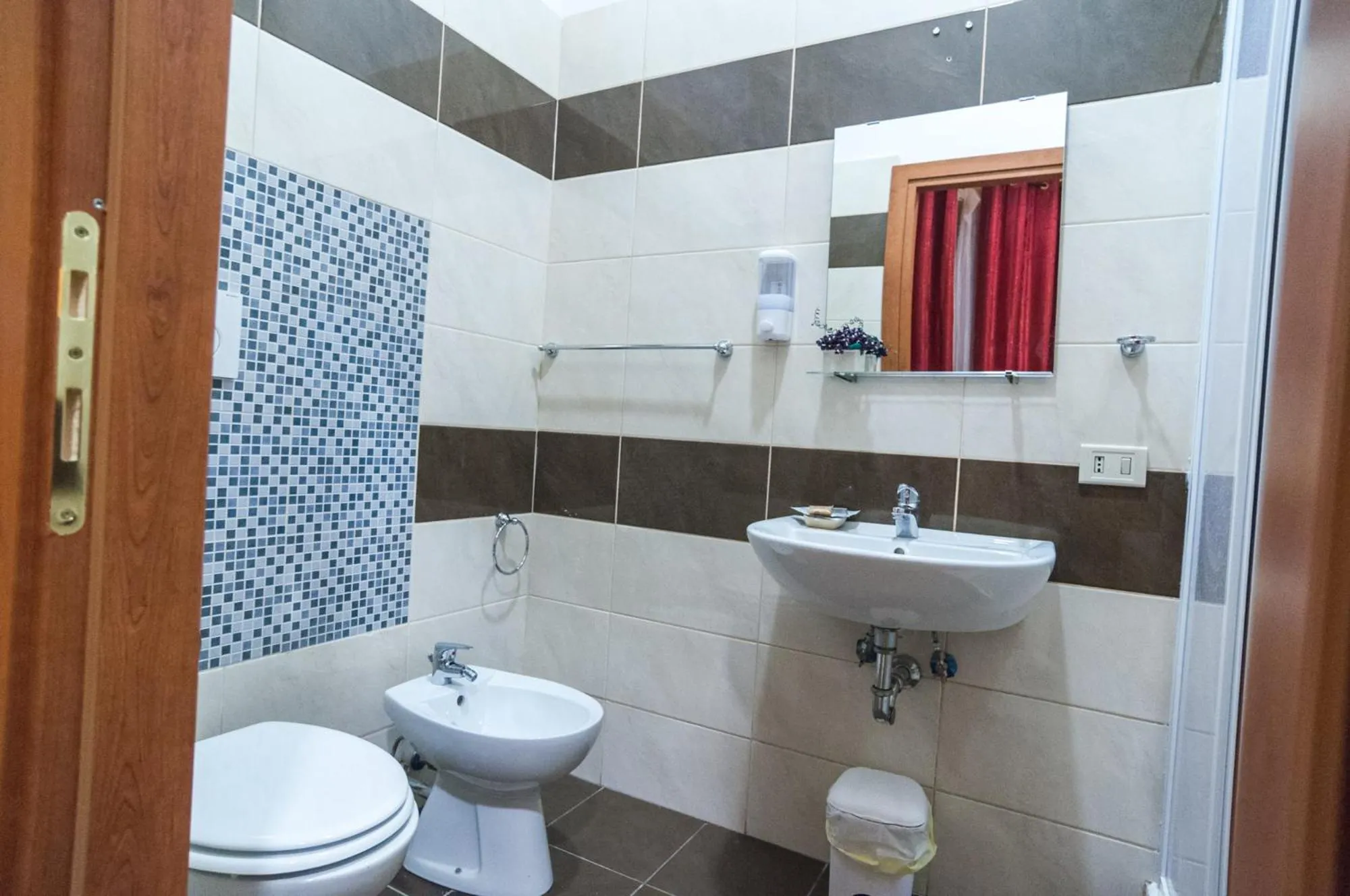 Bathroom in Hotel Leone