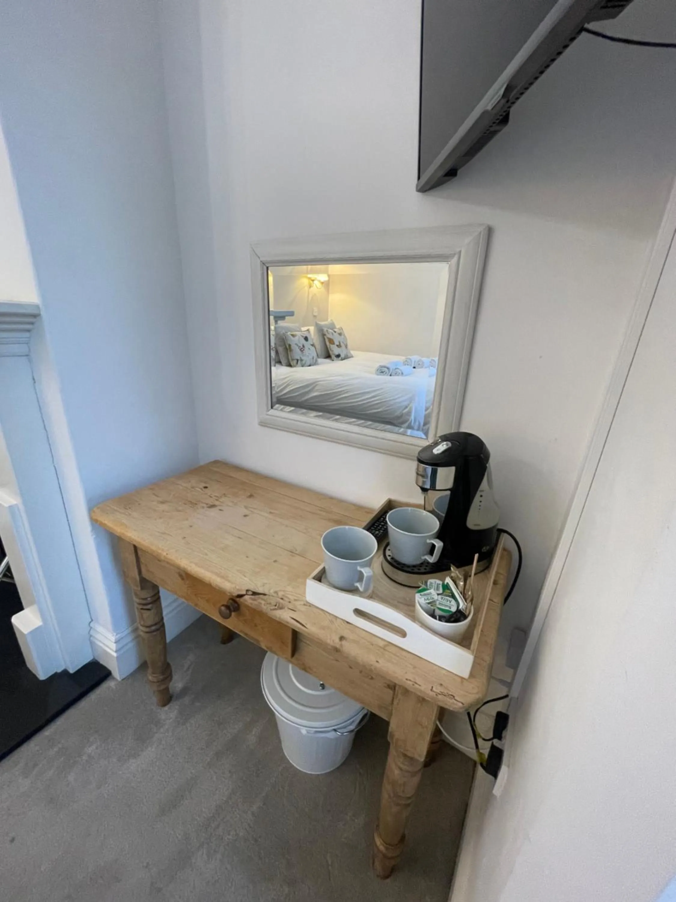 Coffee/tea facilities in Poplars Farm