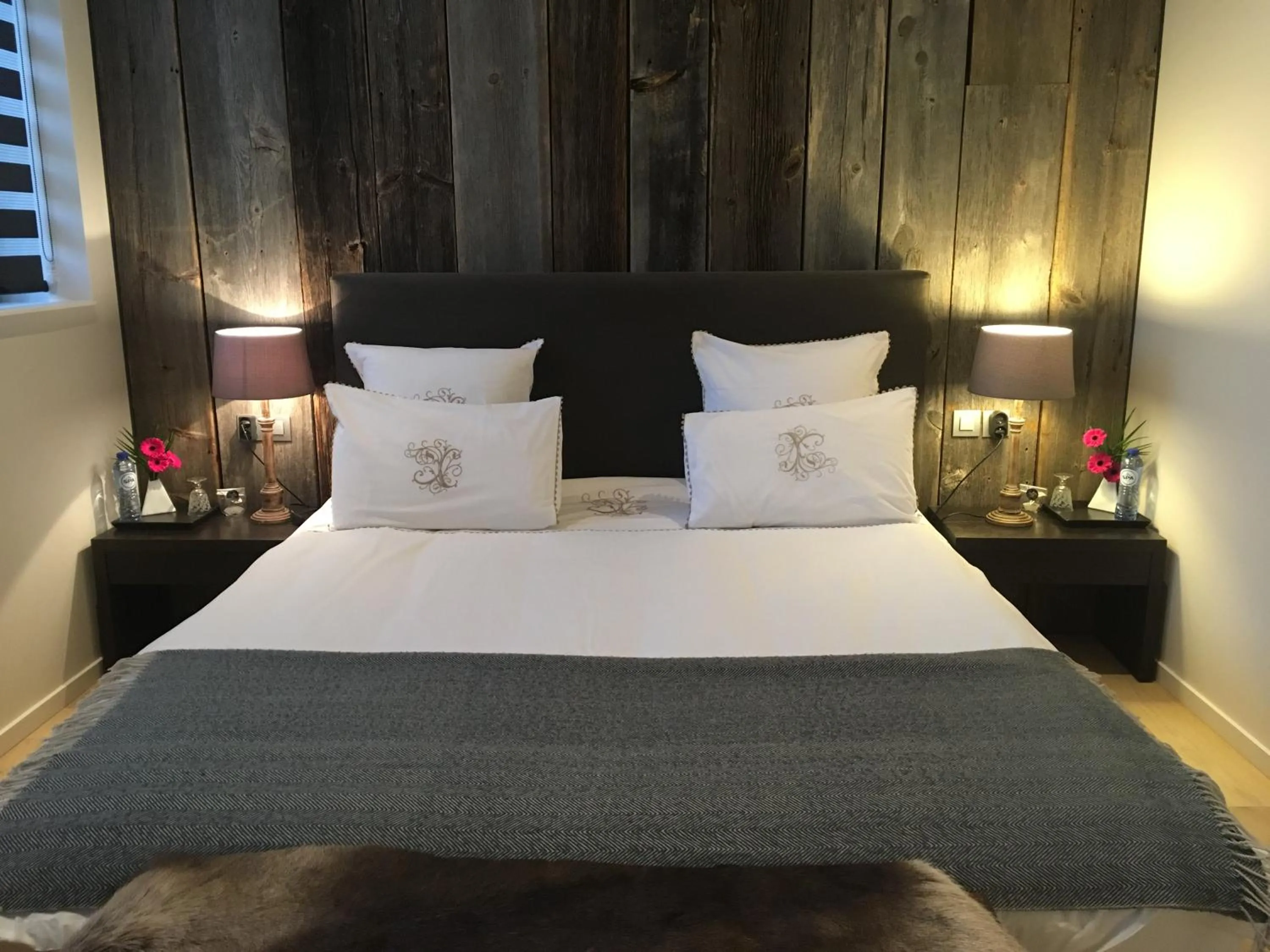 Property building, Bed in B&B Sixteen