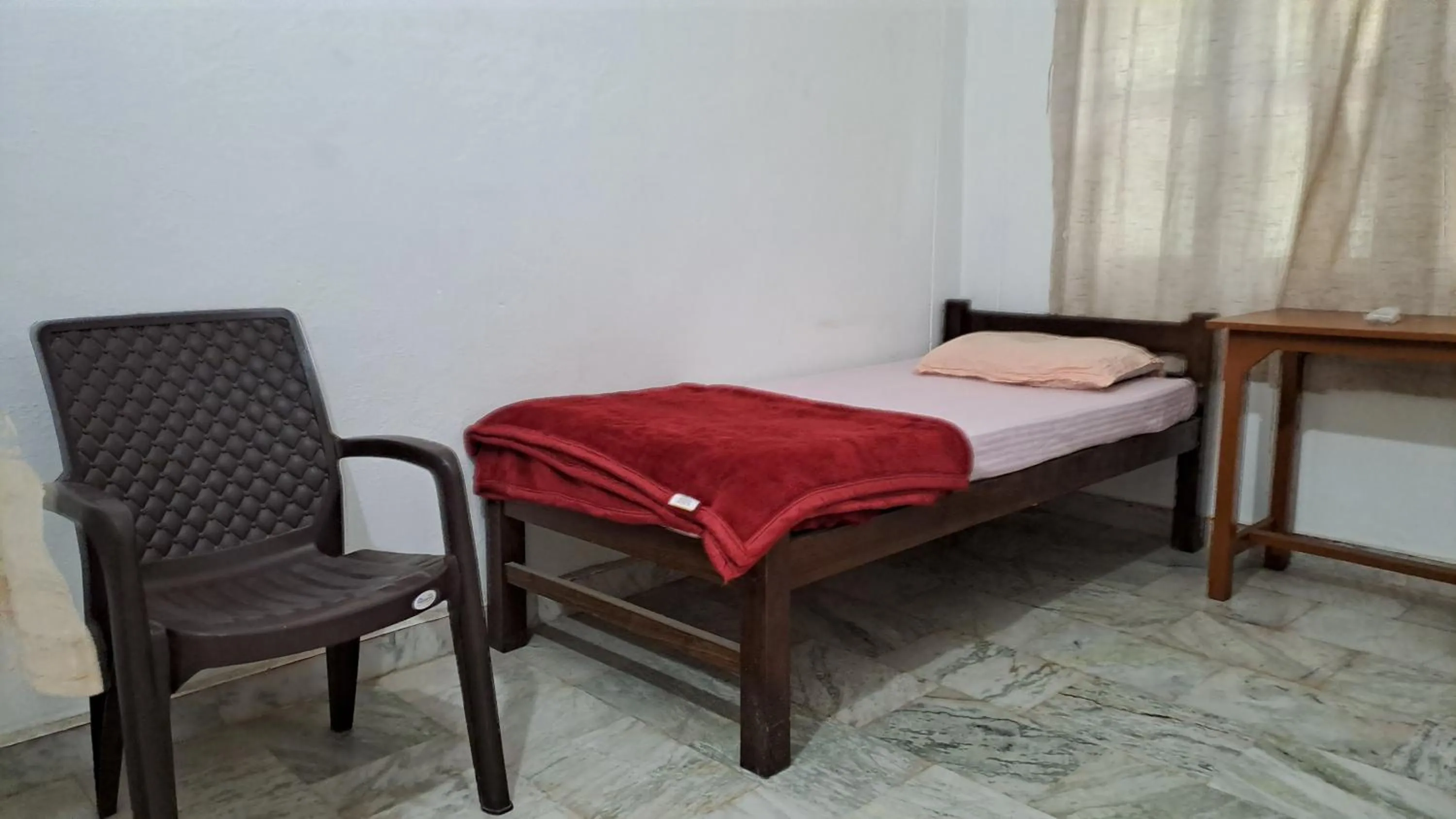 Bed in Swami Samarpan Ashram