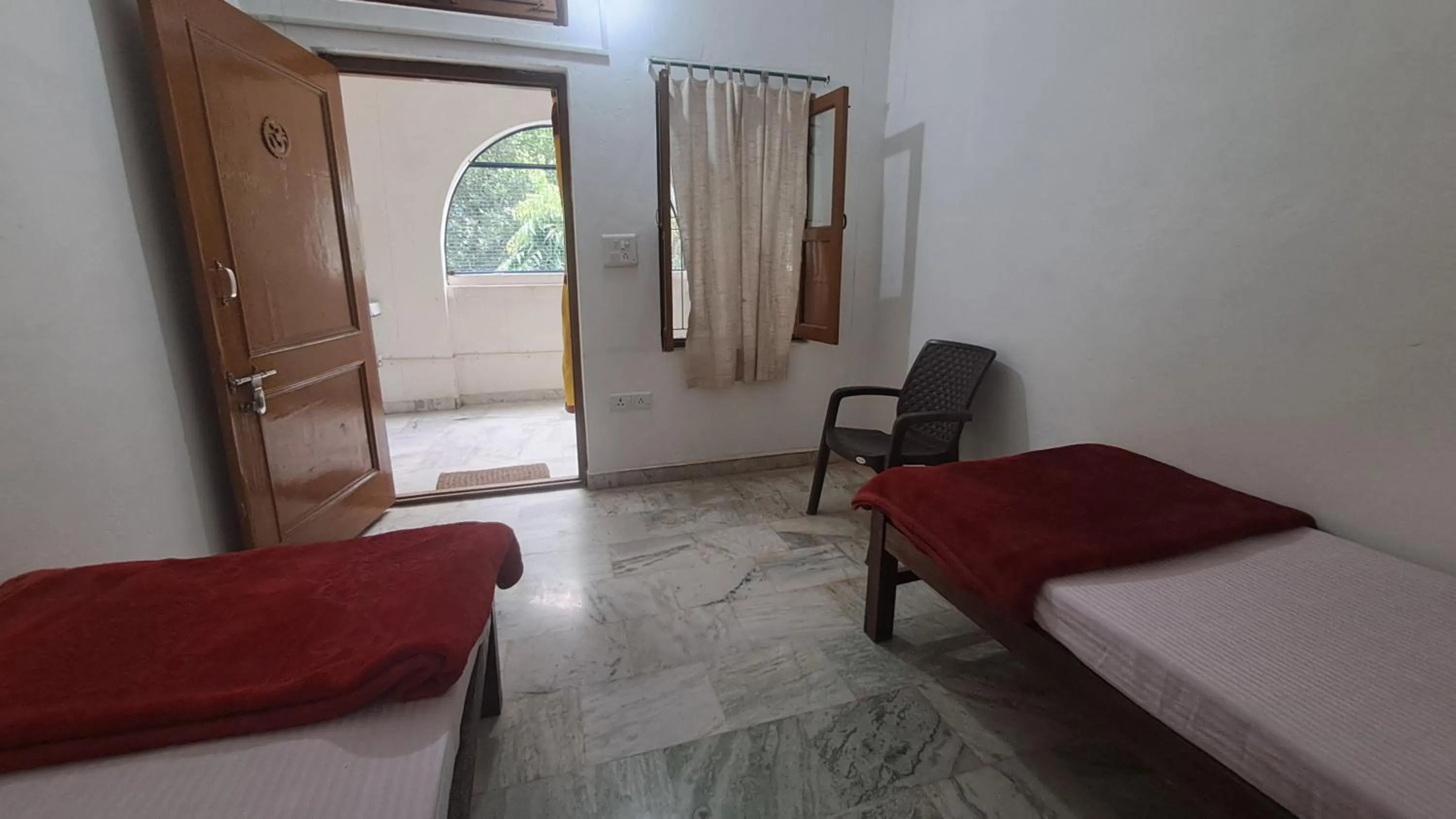 Living room, Bed in Swami Samarpan Ashram