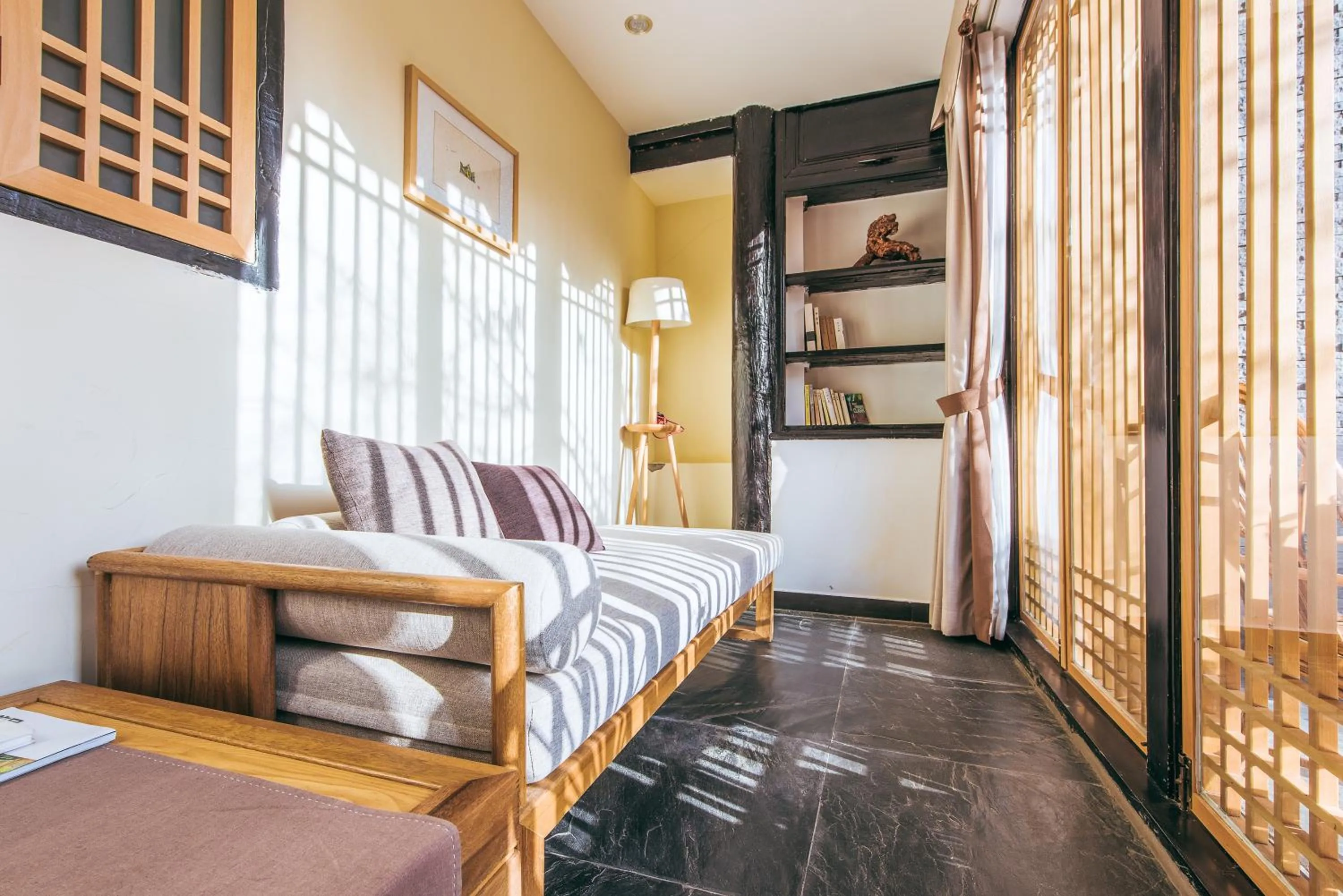 Bed in Dali Shaxi Qing Jing Courtyard