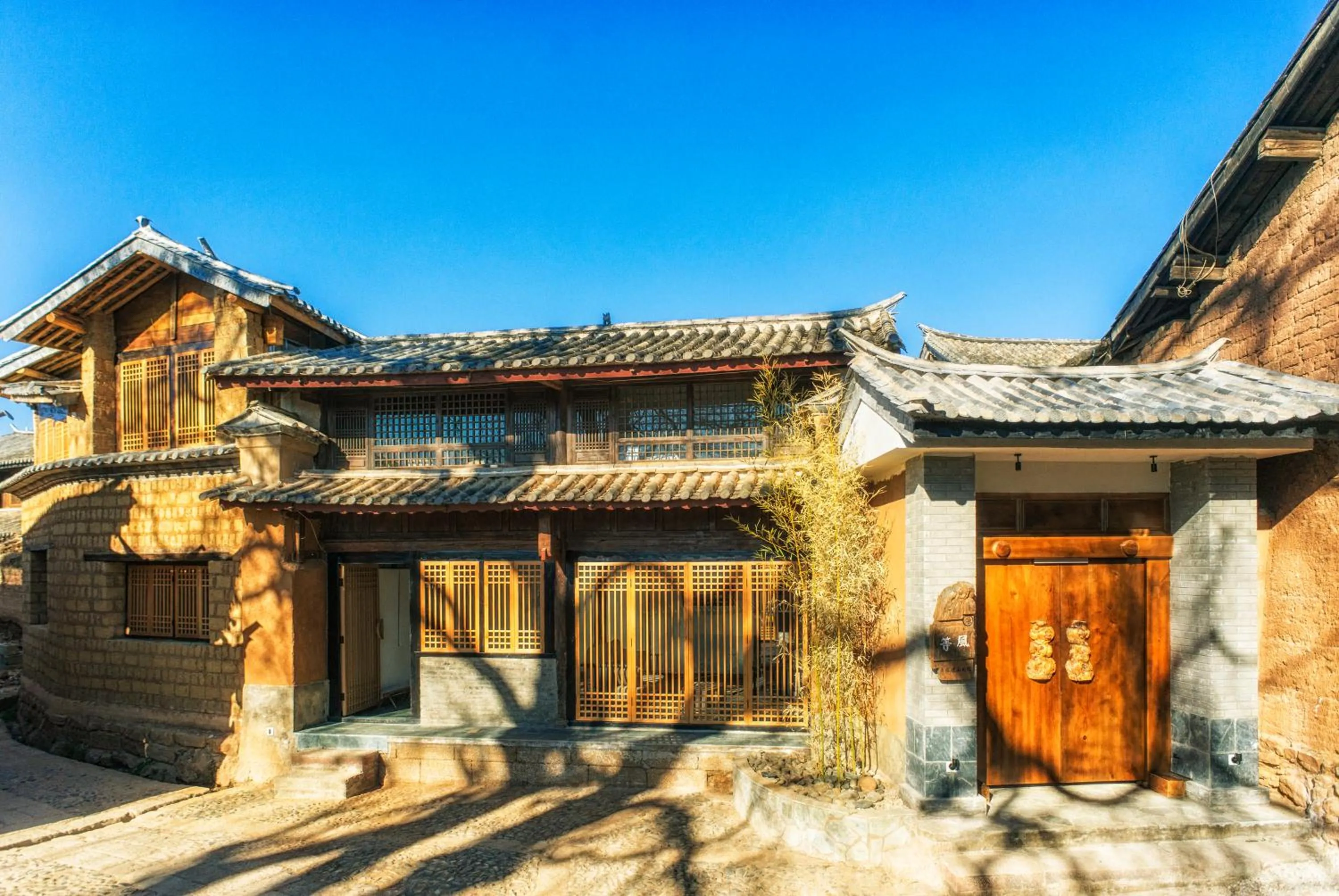 Facade/entrance in Dali Shaxi Qing Jing Courtyard