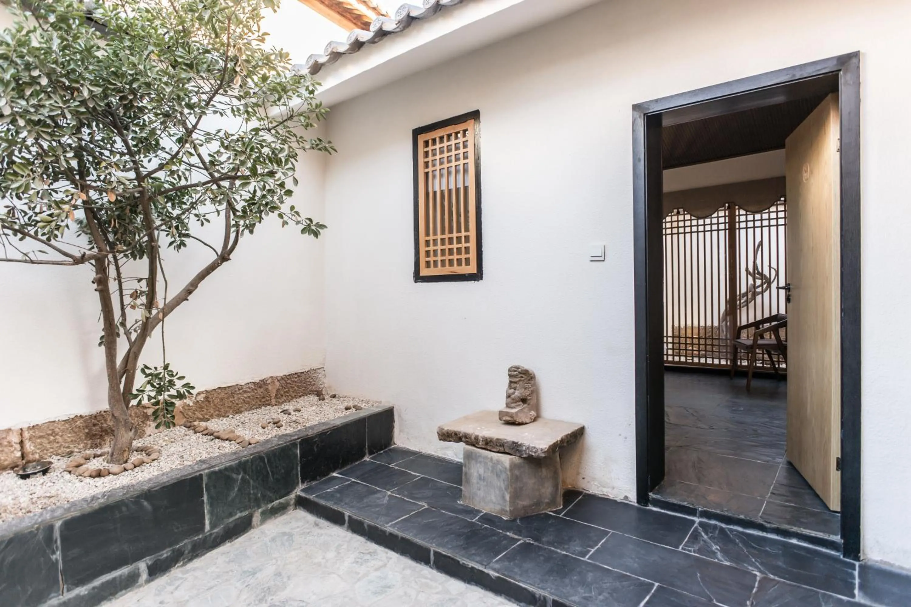 Dali Shaxi Qing Jing Courtyard
