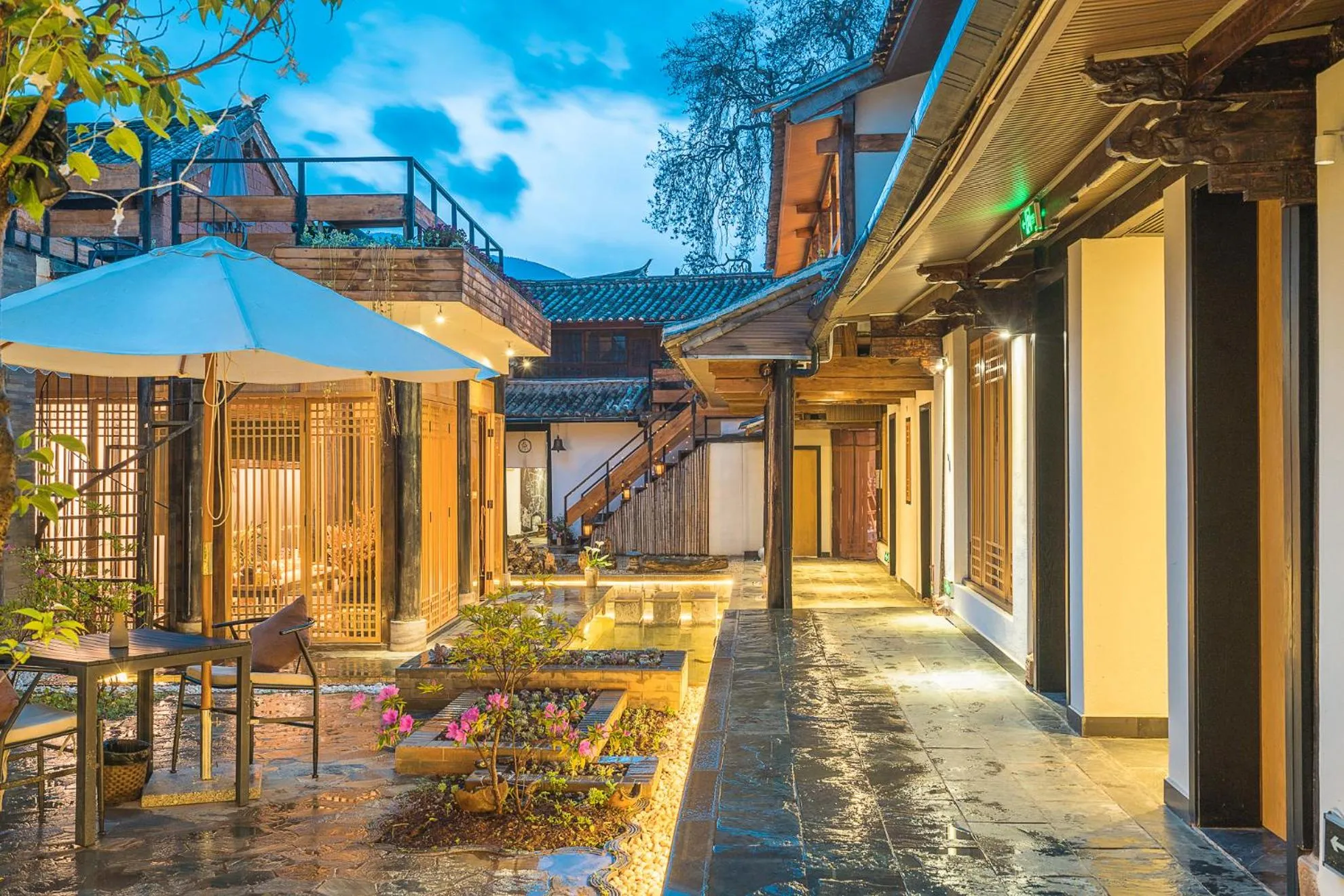 Dali Shaxi Qing Jing Courtyard
