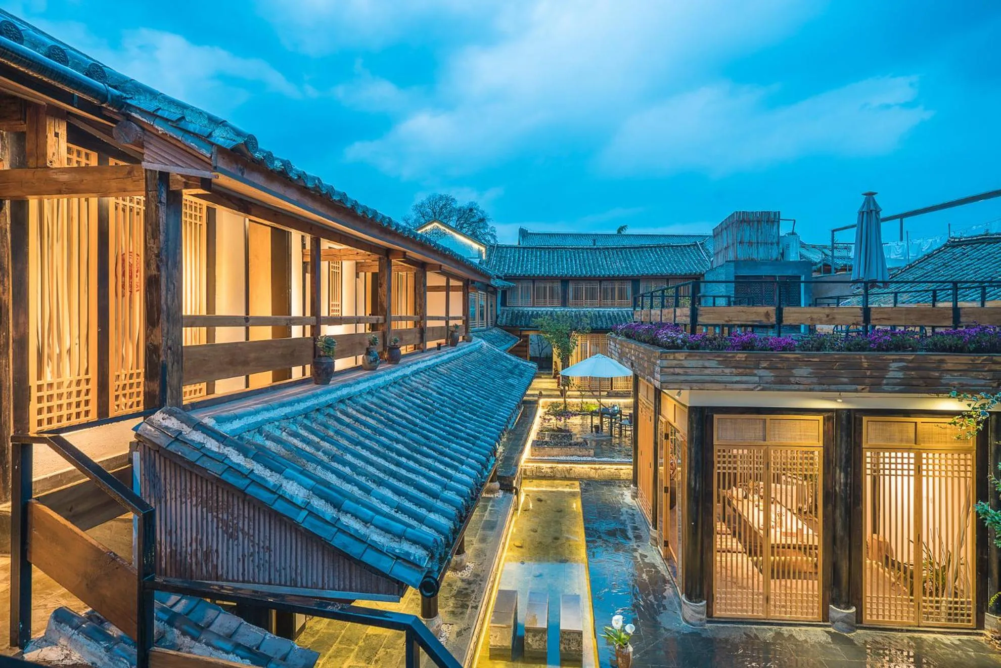 Dali Shaxi Qing Jing Courtyard