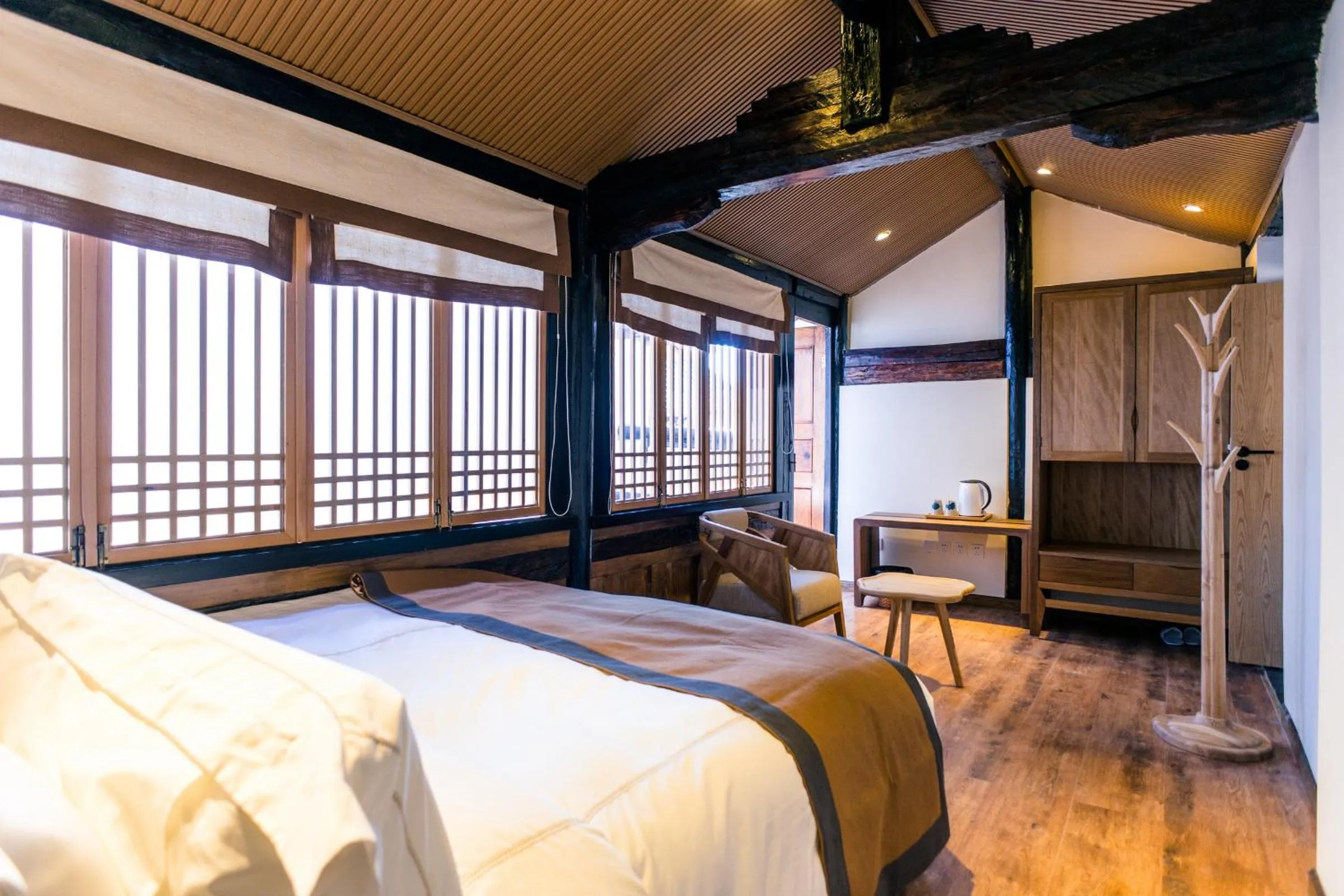 bunk bed, Bed in Dali Shaxi Qing Jing Courtyard