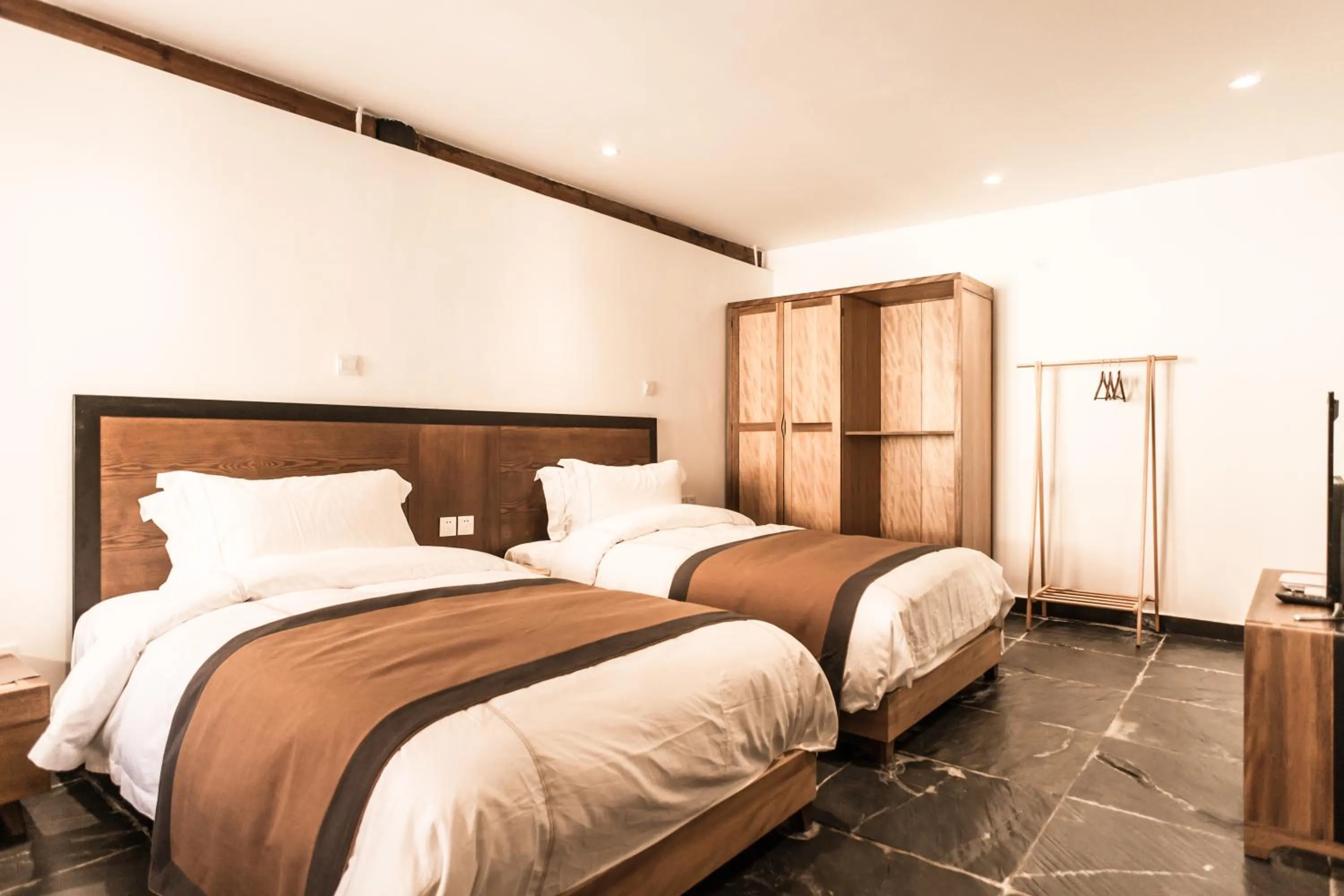 Bed in Dali Shaxi Qing Jing Courtyard