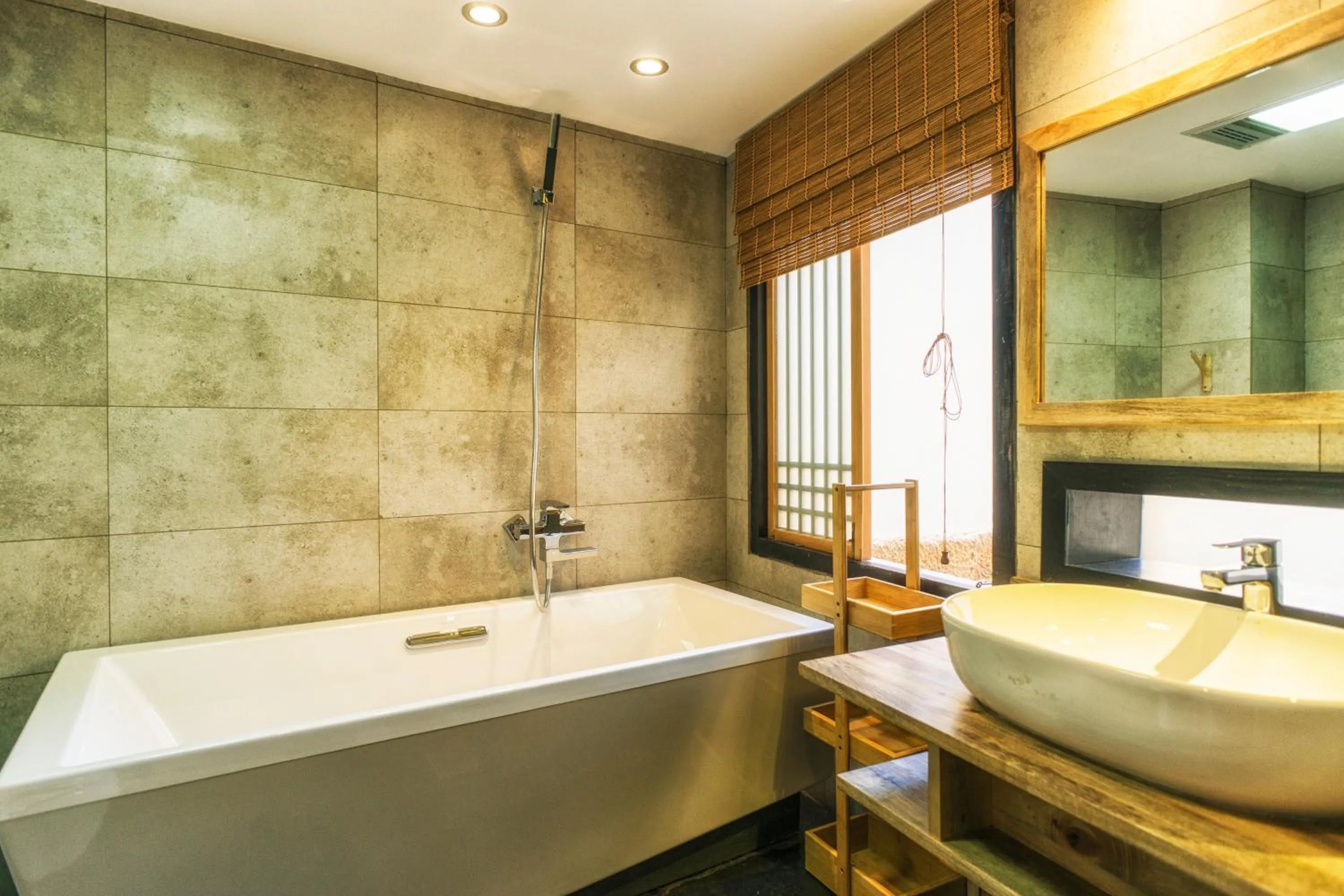 Bathroom in Dali Shaxi Qing Jing Courtyard