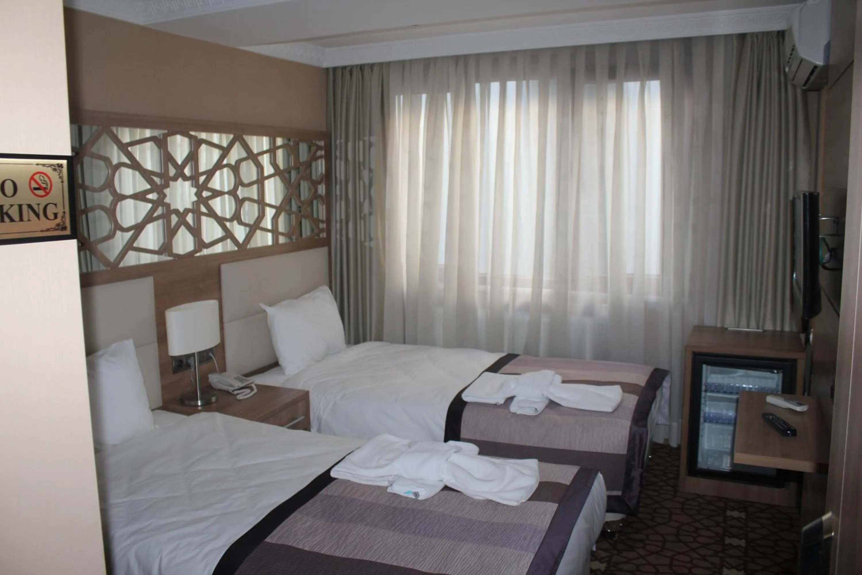 Shower, Bed in Prens Hotel